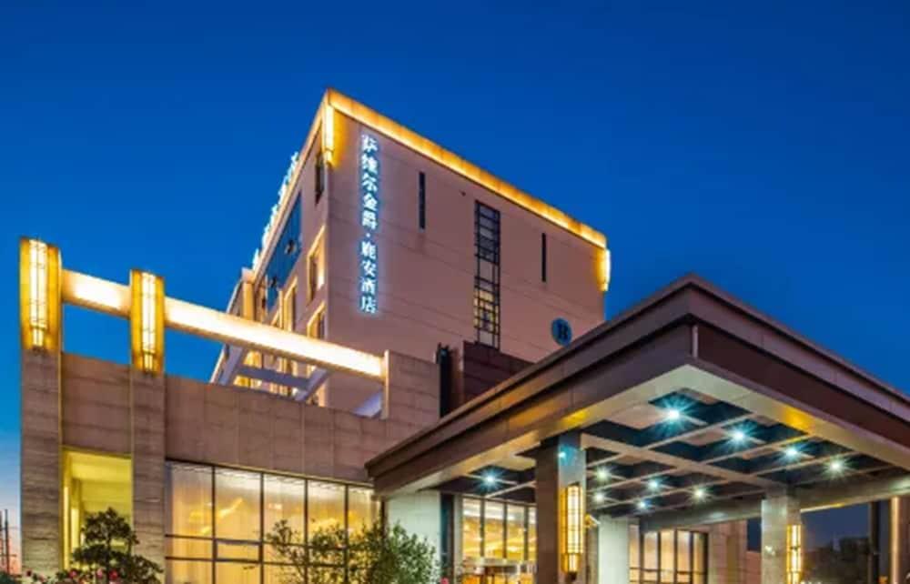 Hotel Luan Garden 4*