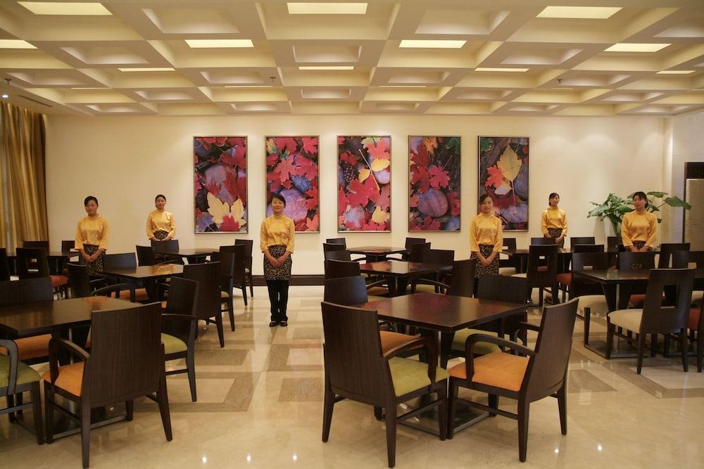 New Century Pudong 3*