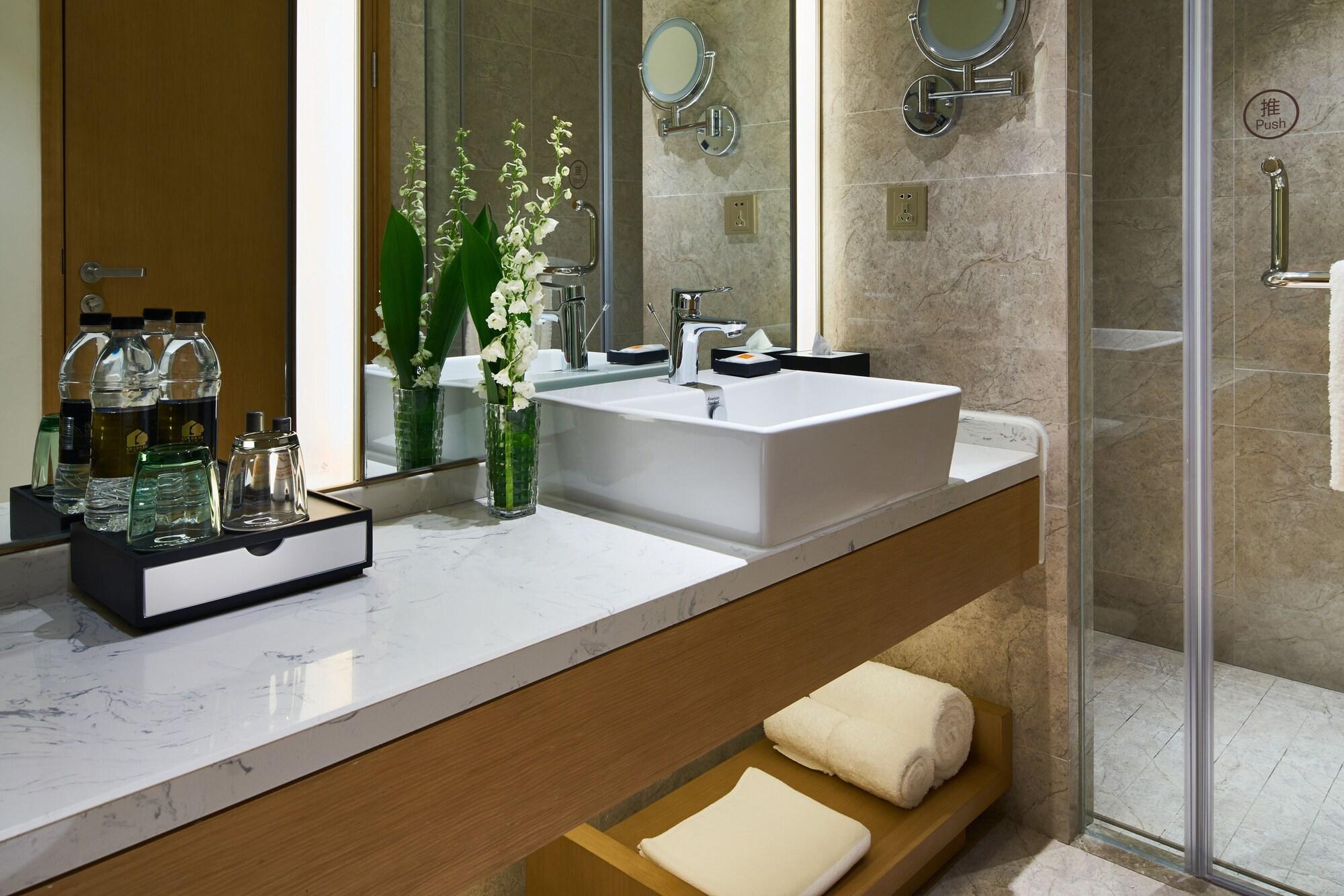 The Qube Sanjiagang - Offer Pudong International Airport And Shuttle Hotel Shanghai