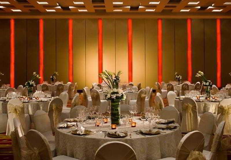 Renaissance Zhongshan Park 5*
