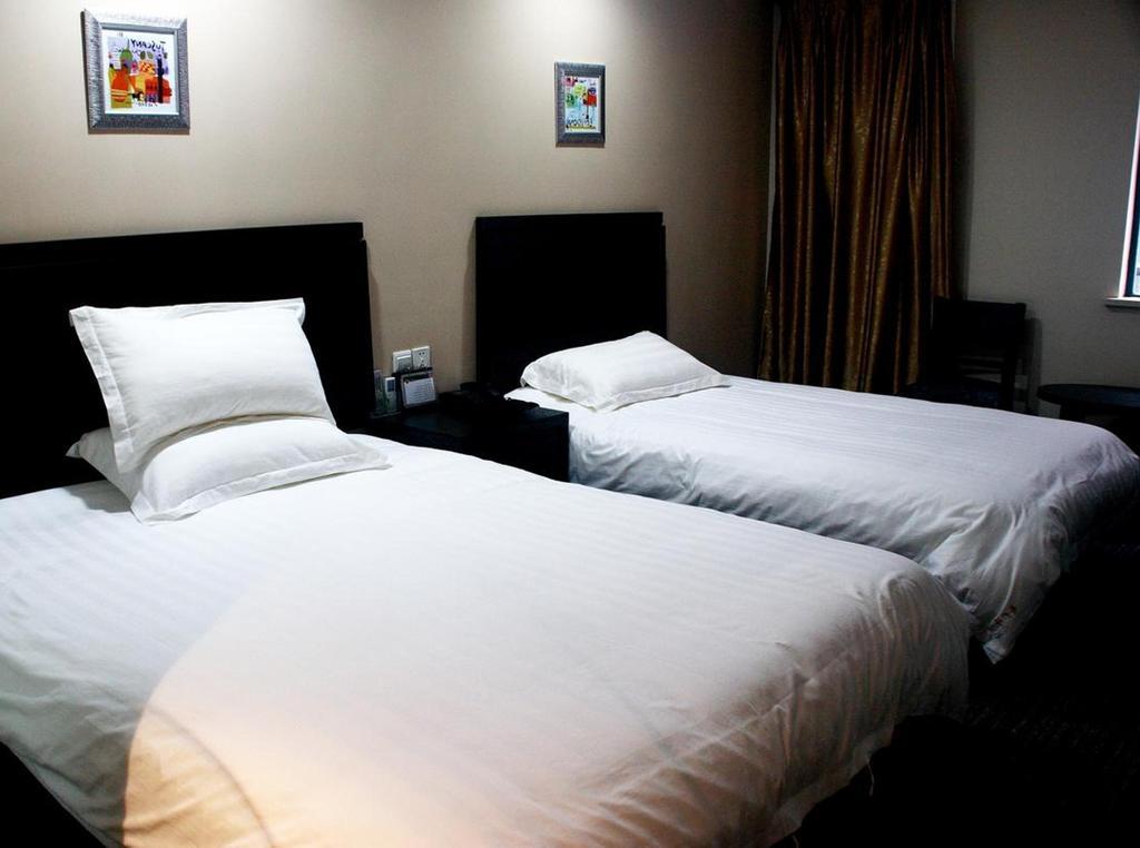 Hotel Vienna South Railway Station And Everbright 3*