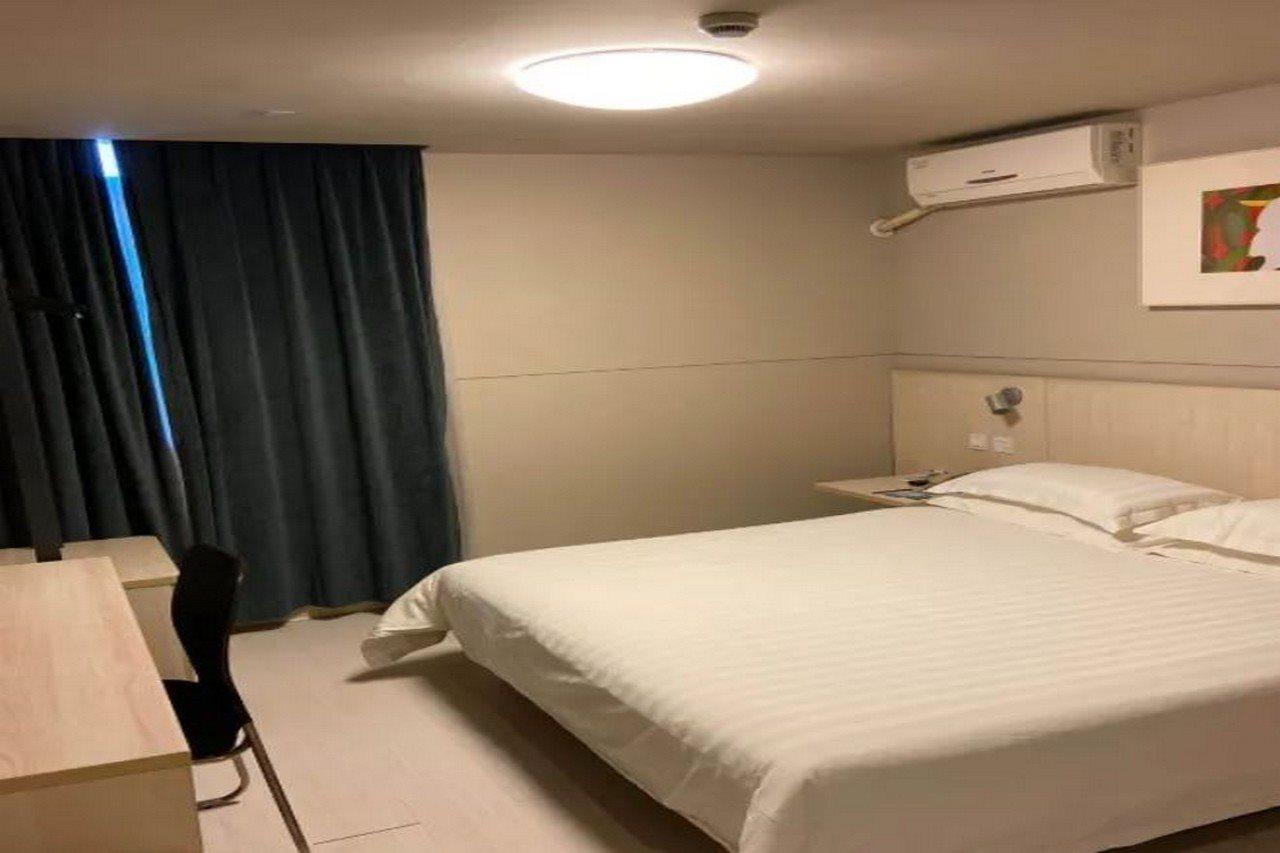 Jinjiang Caohejing Xingzhong Road Railway Station Hotel