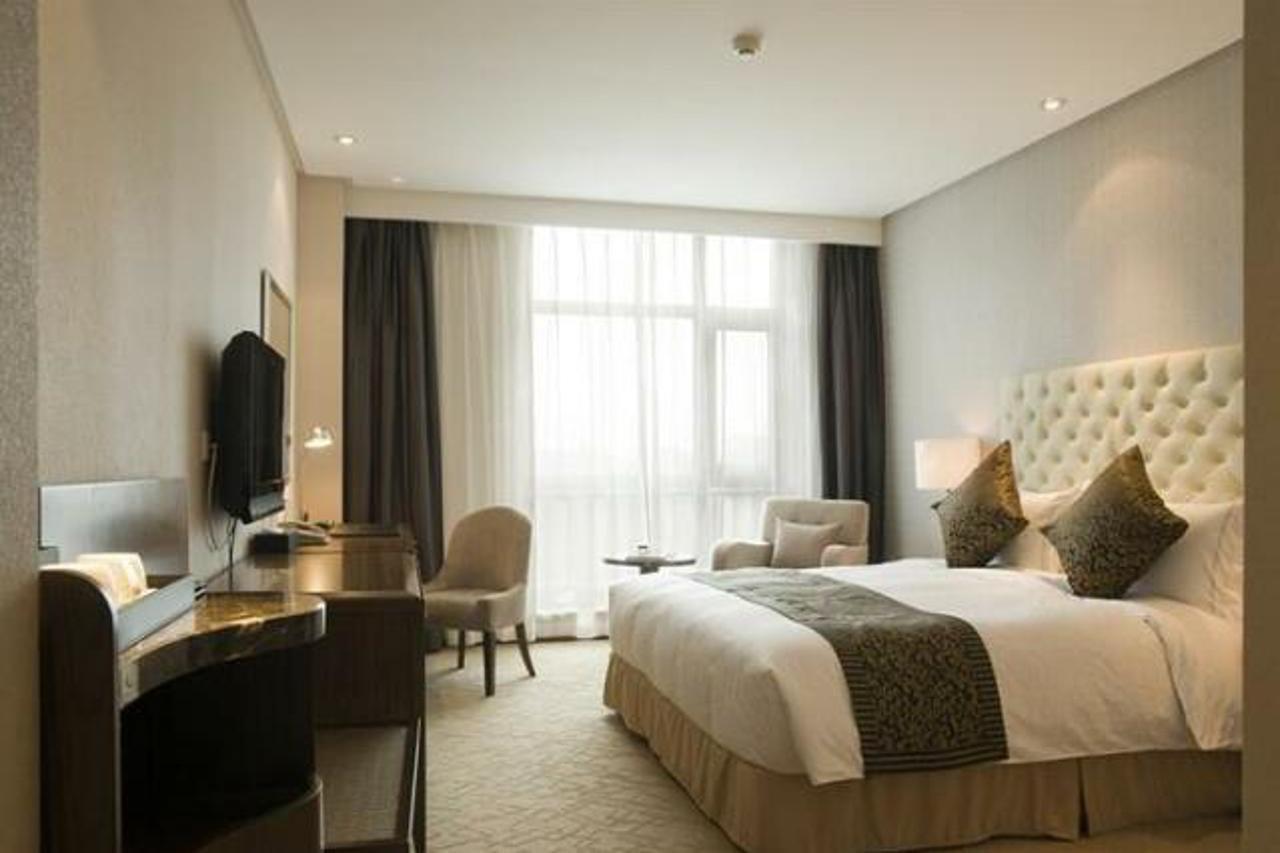 Pudong International Talent City Hotel 4*