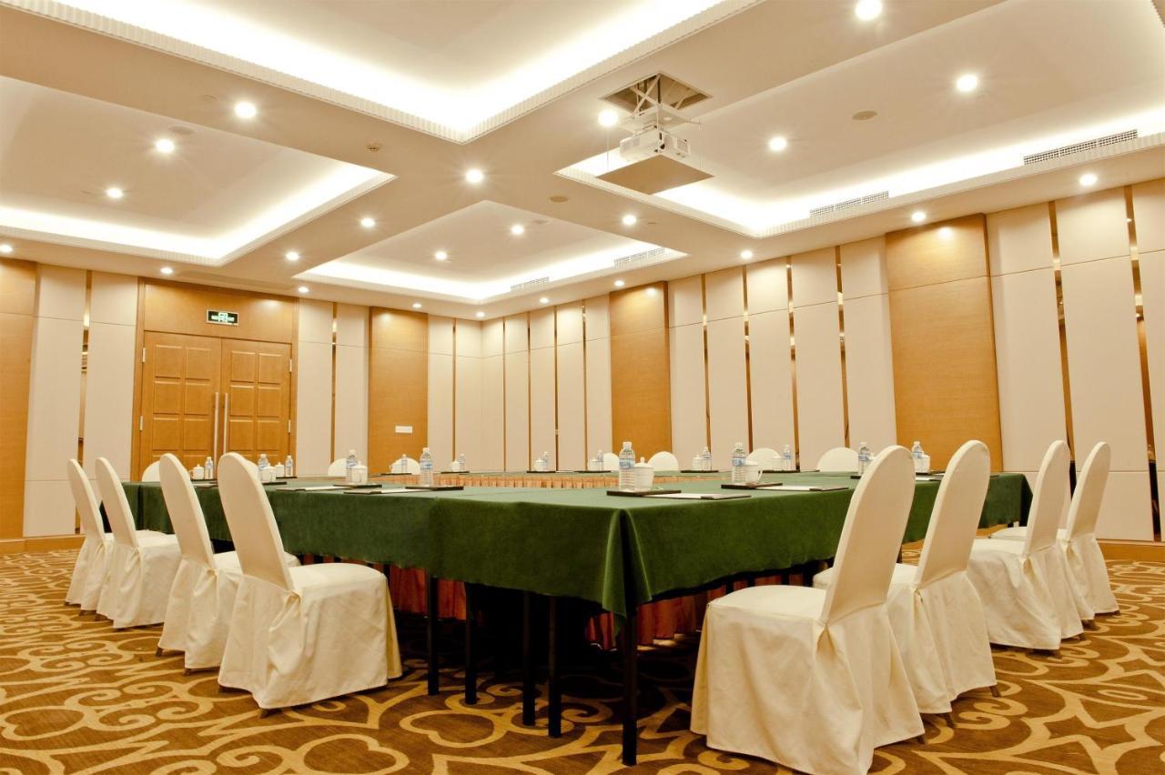 Holiday Pudong By Ihg Hotel