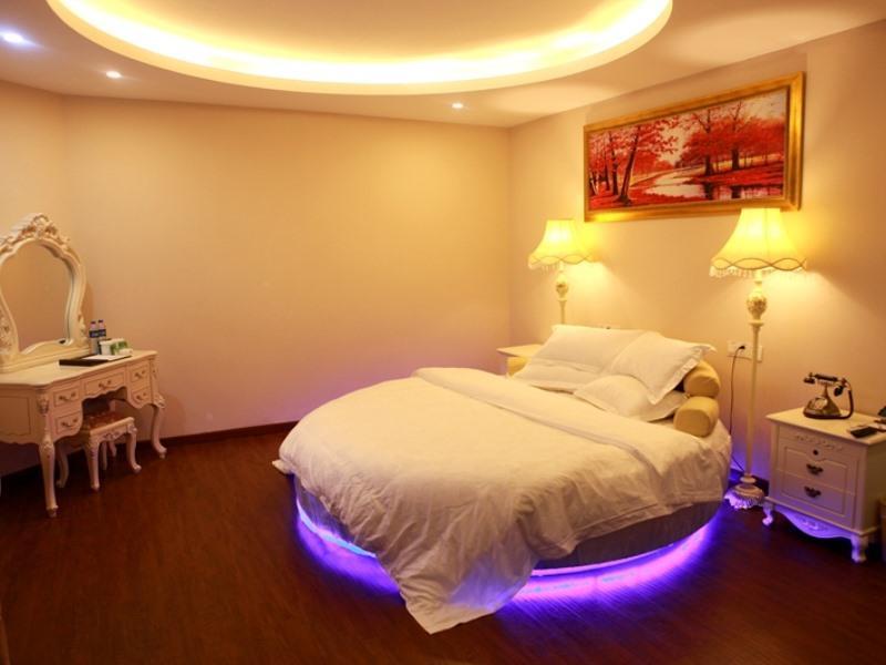 Greentree Hub Caoan Road Huajiang Branch Road