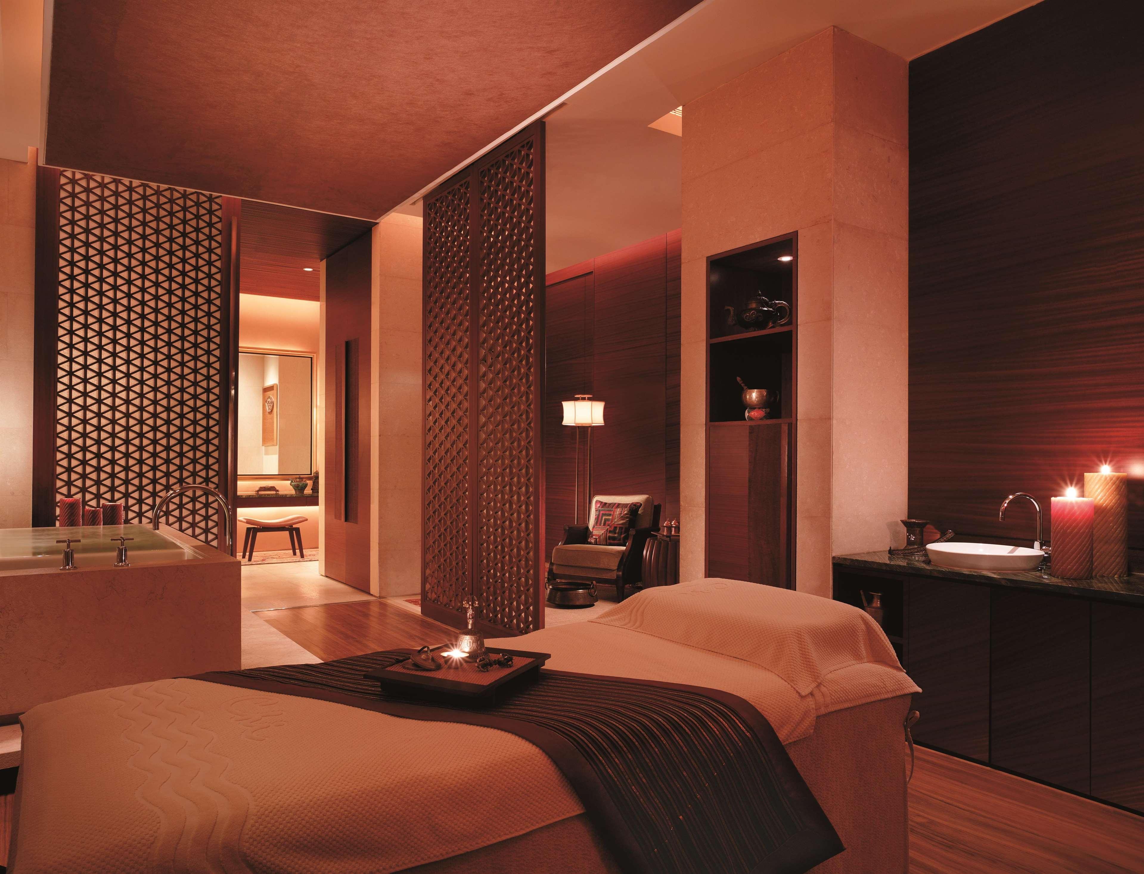 Pudong Shangri-la, Hotel 5*
