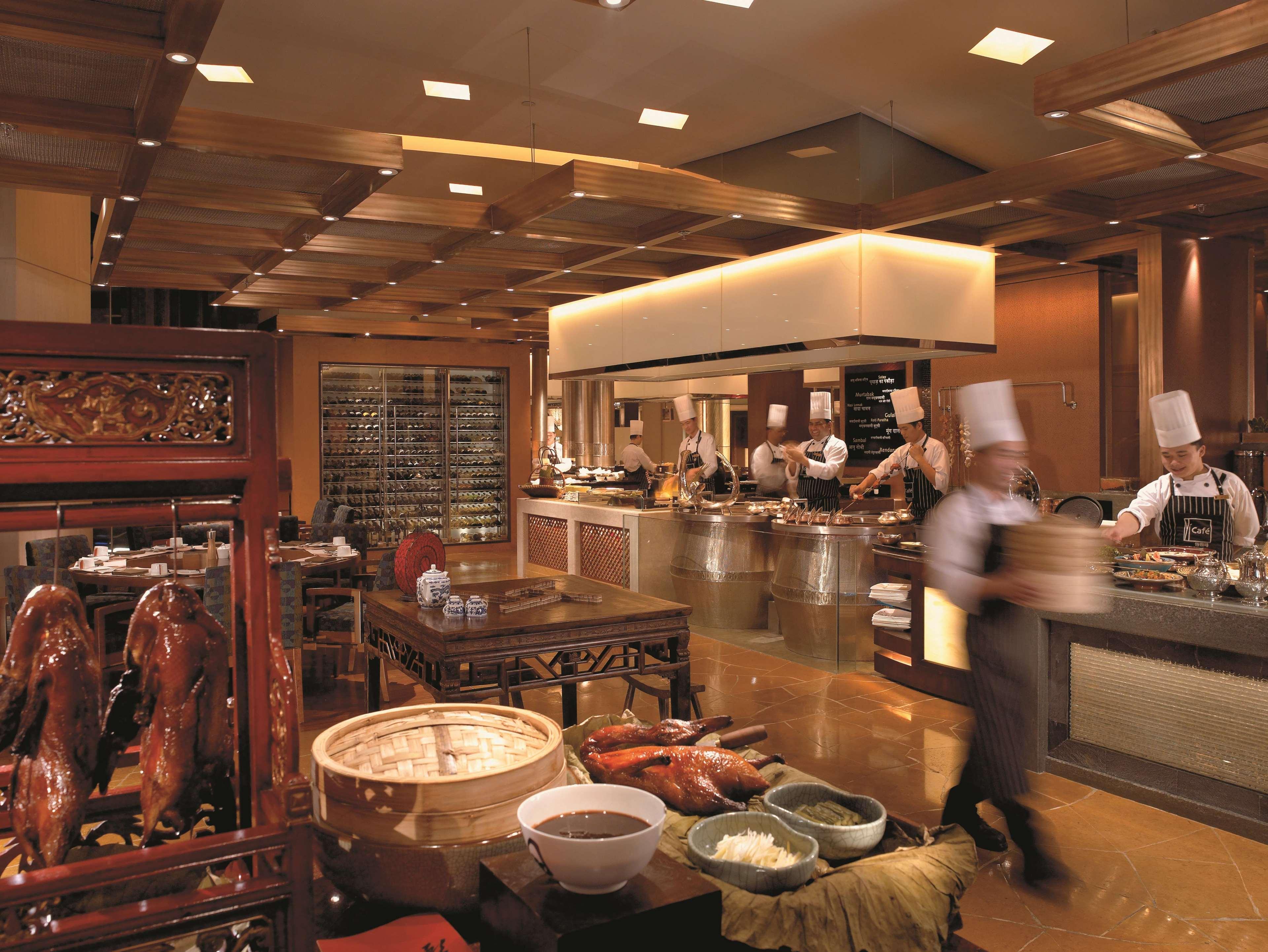 Pudong Shangri-la, Hotel 5*
