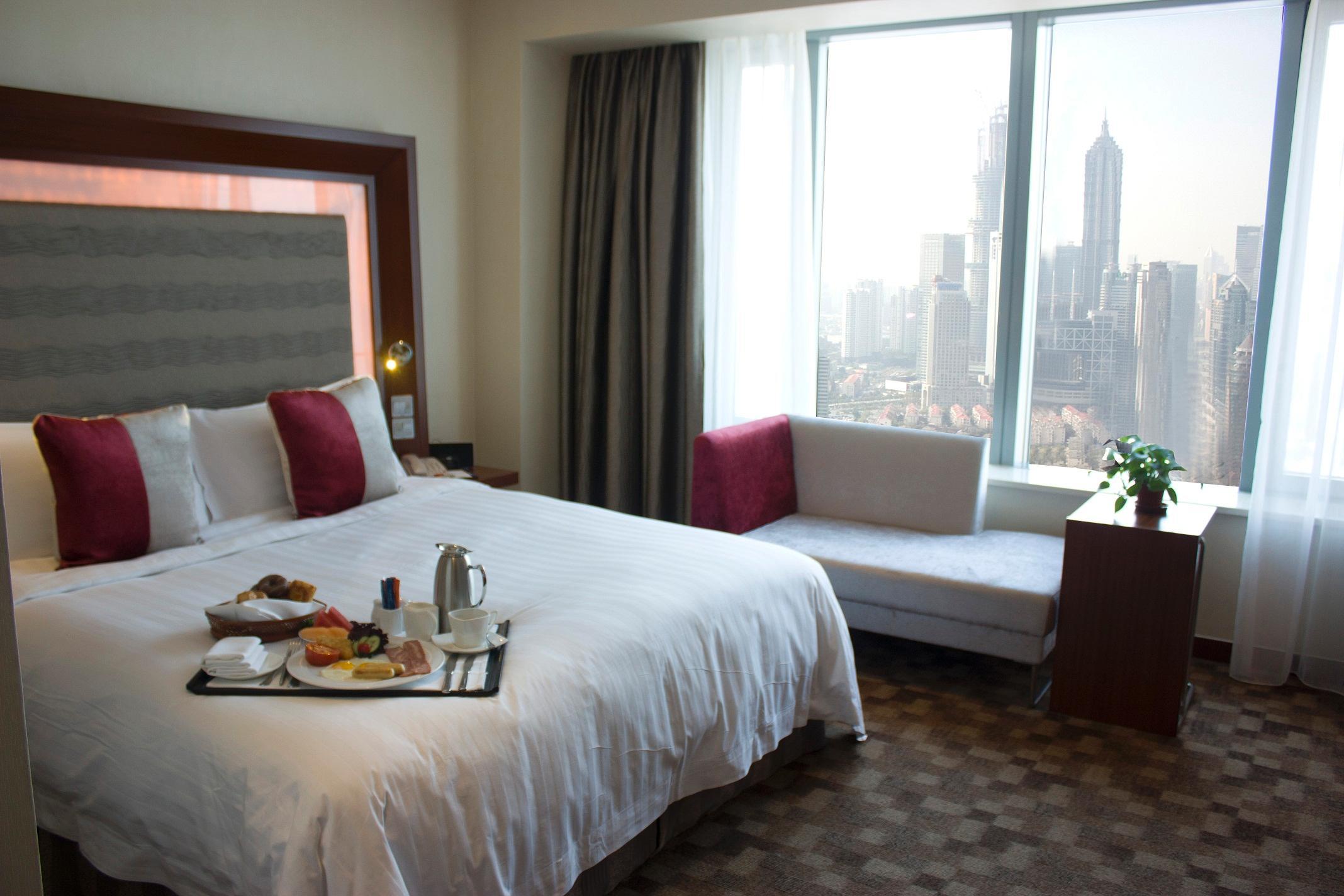 Novotel Atlantis - Breakfast In The Clouds With River View In The Revolving Restaurant & 24hours Free Self-laundry 4*