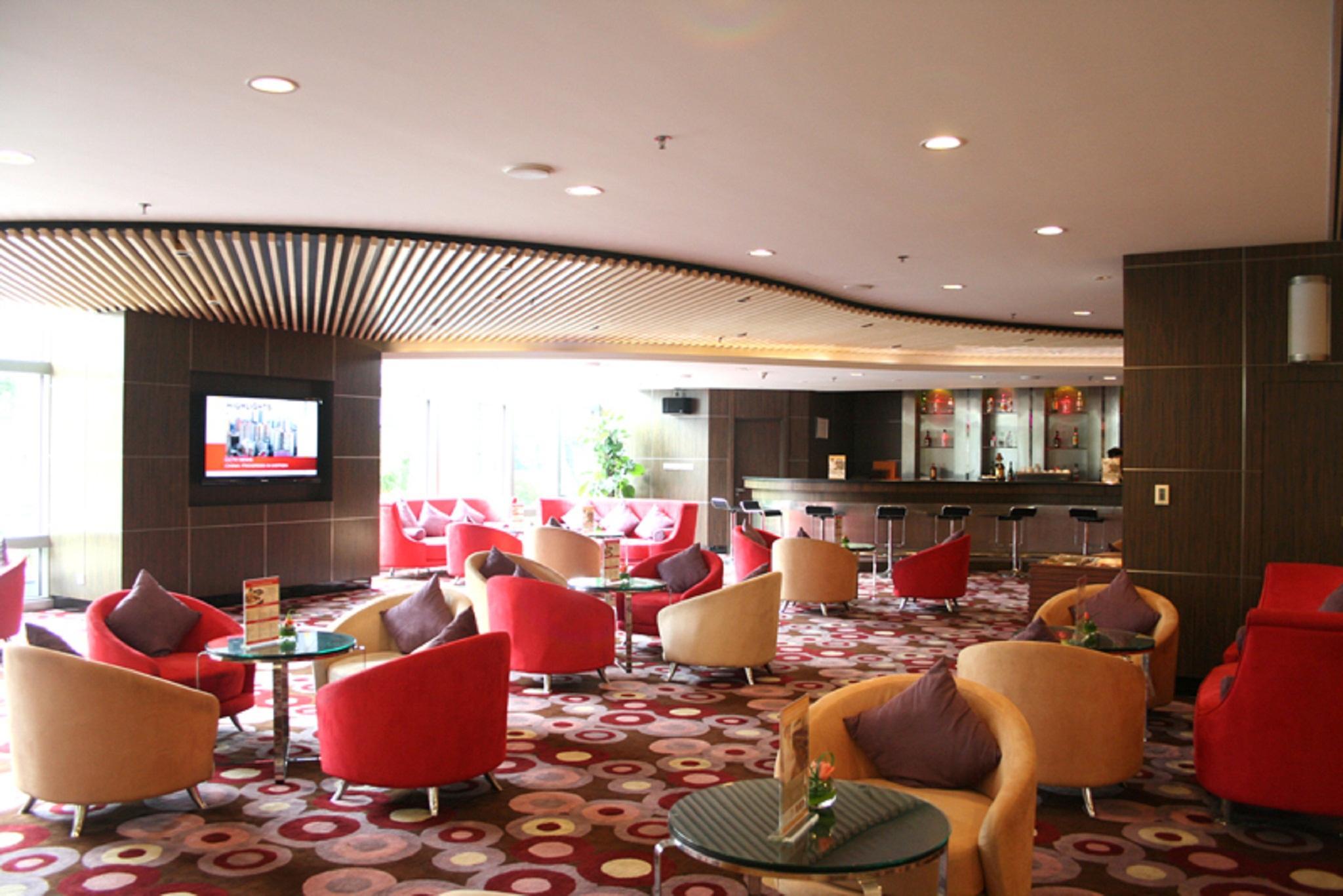 Hotel Novotel Atlantis - Breakfast In The Clouds With River View In The Revolving Restaurant & 24hours Free Self-laundry Shanghái