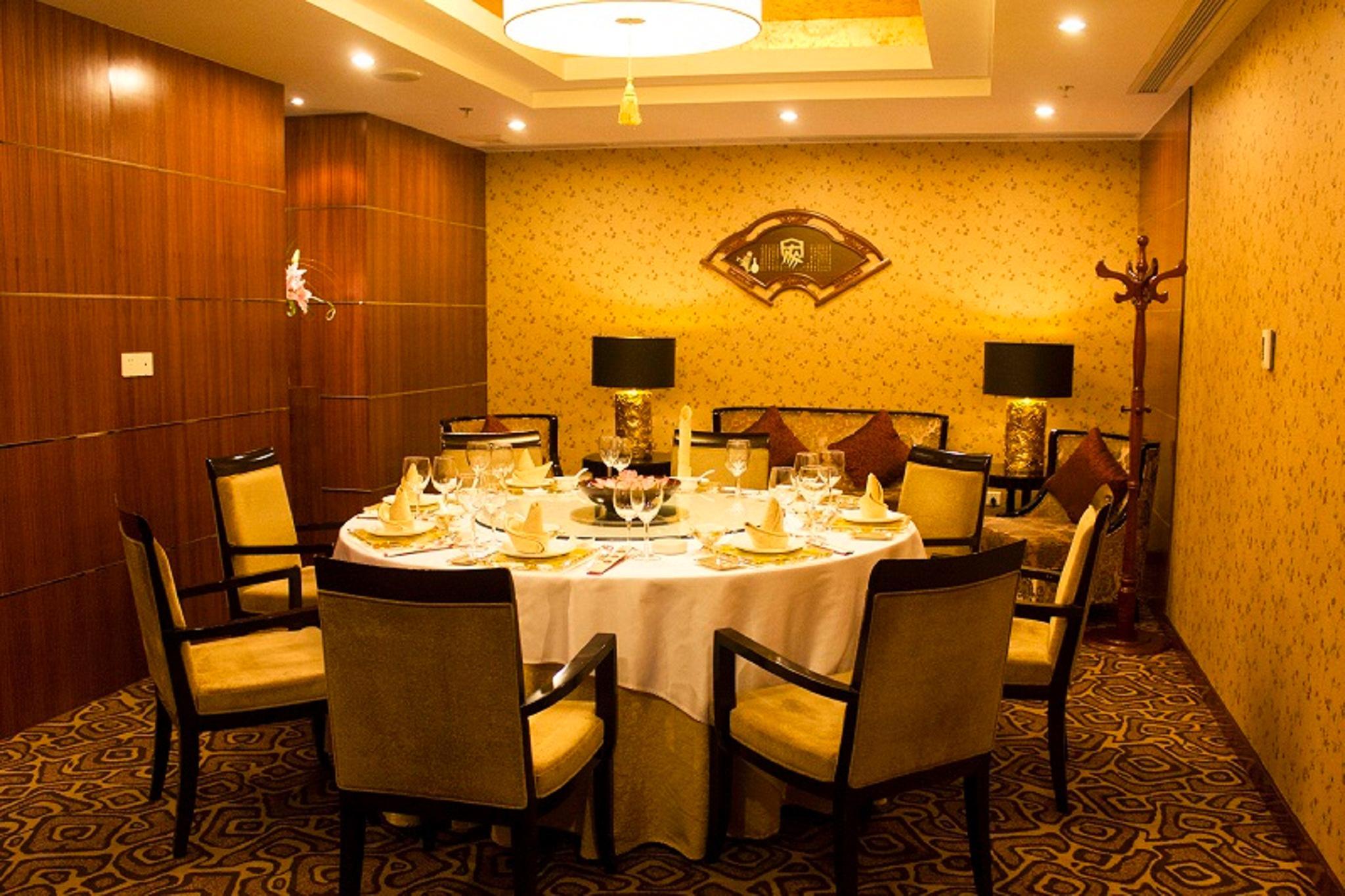 Novotel Atlantis - Breakfast In The Clouds With River View In The Revolving Restaurant & 24hours Free Self-laundry 4*