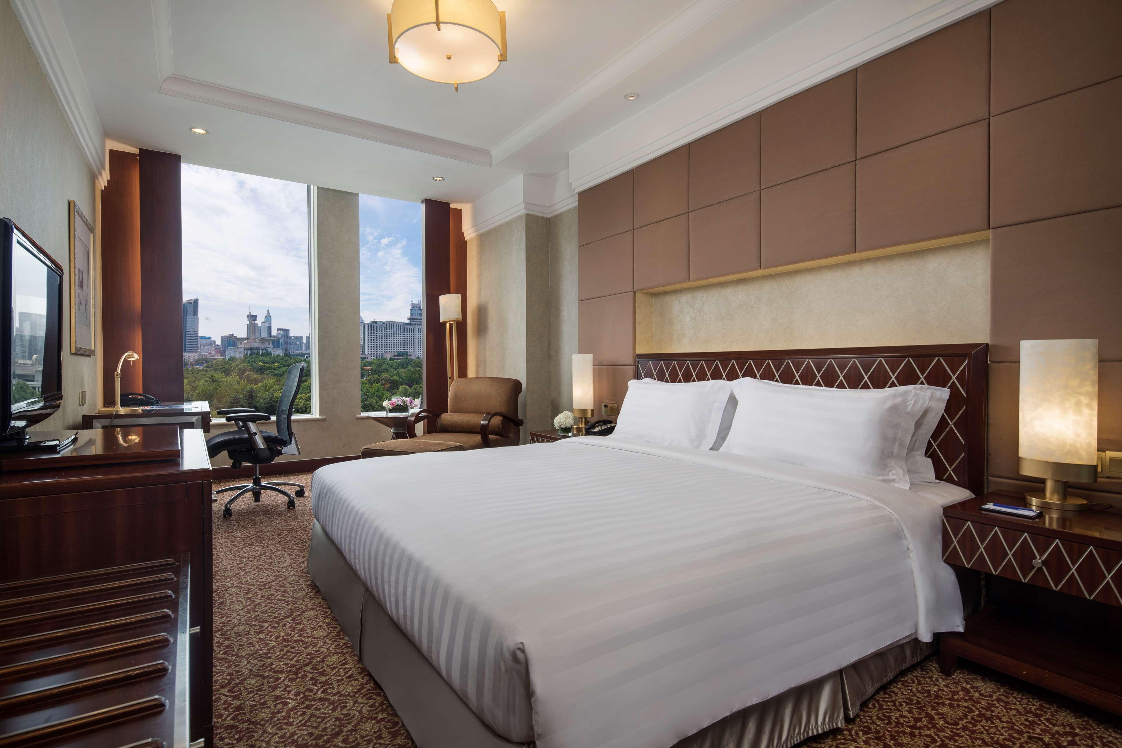 Hotel Radisson Blu New World 5*