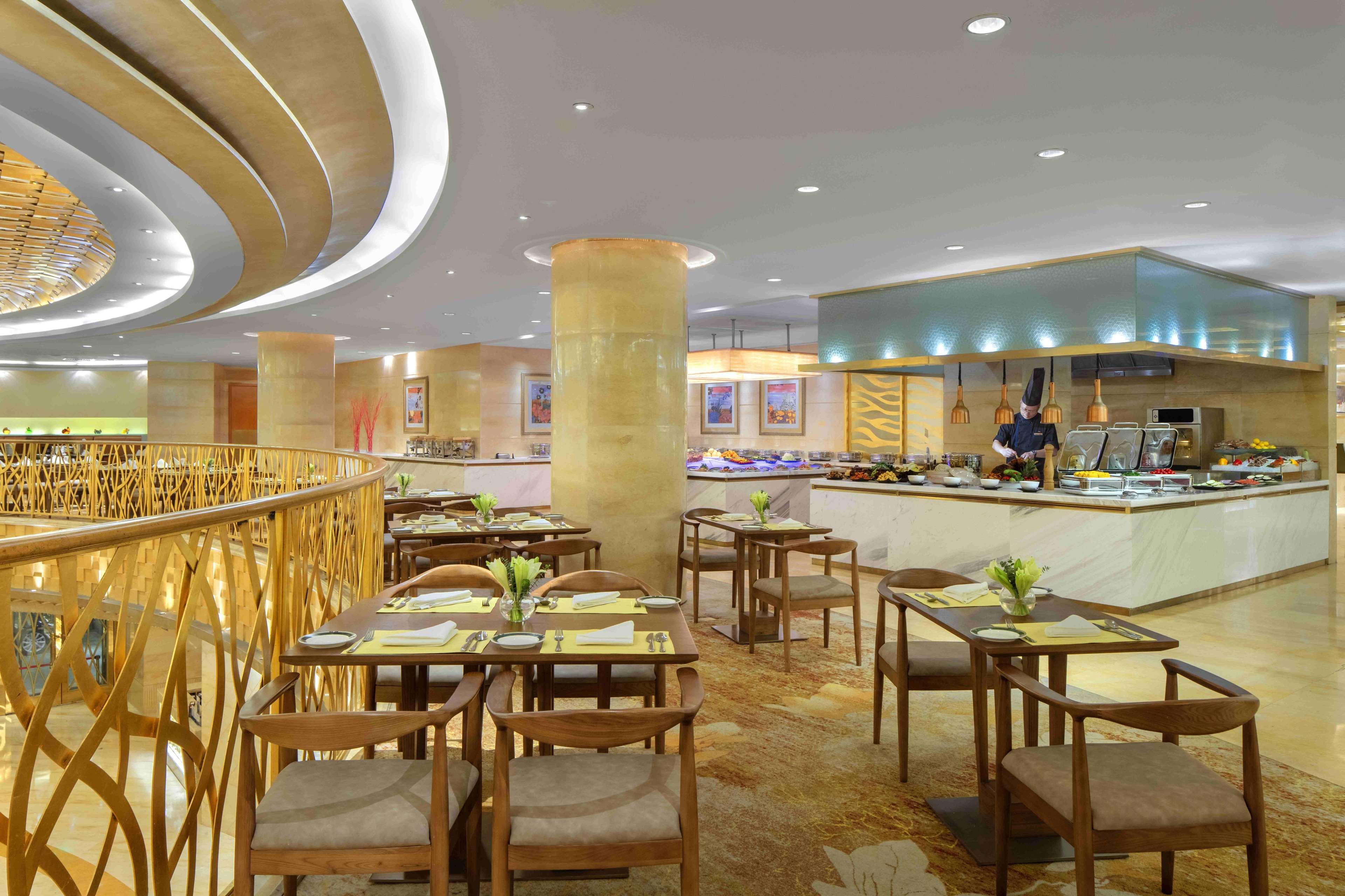 Hotel Radisson Blu New World 5*