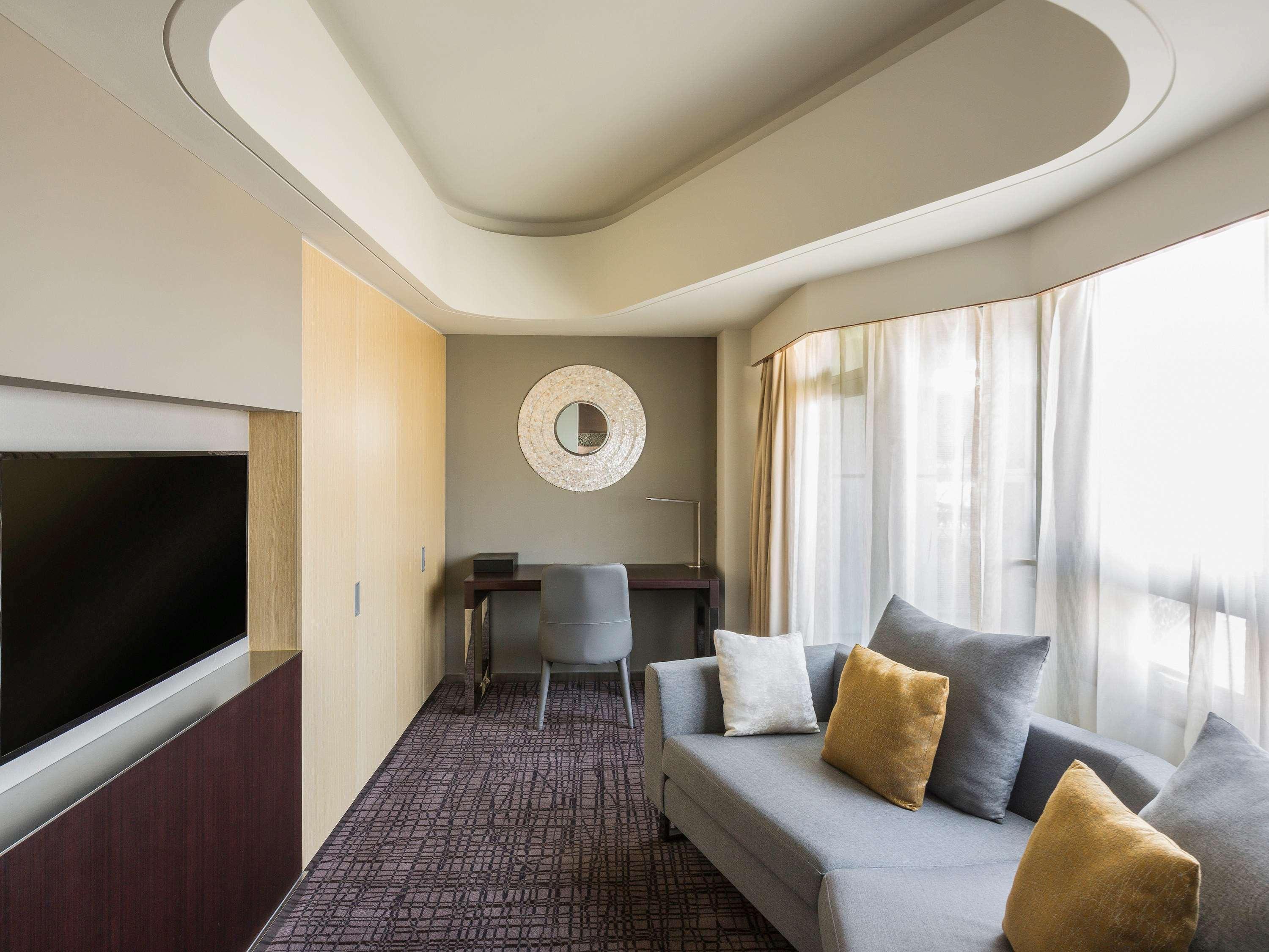 Grand Mercure Hongqiao Hotel 5*