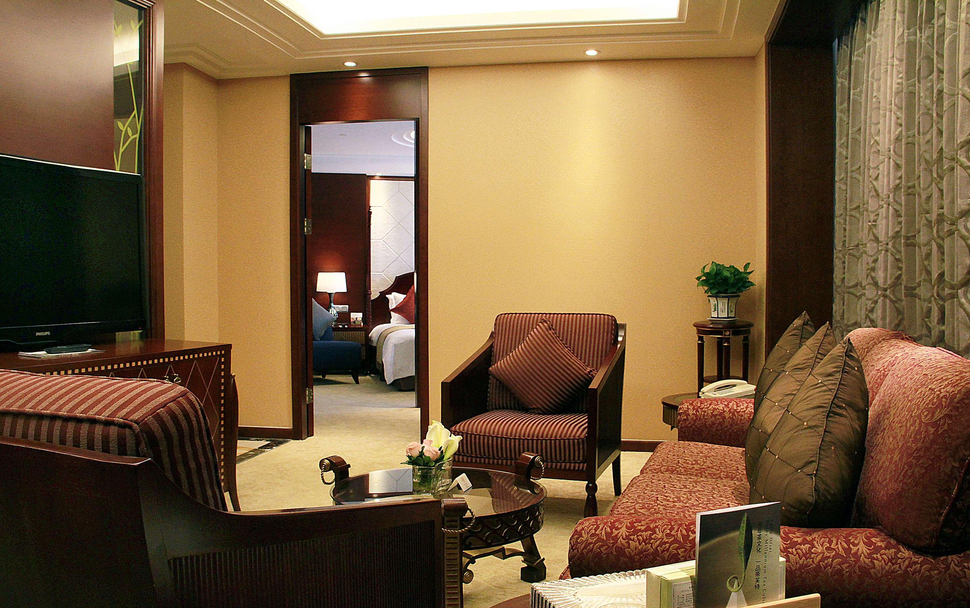 - Nanjing Road Hotel 4*