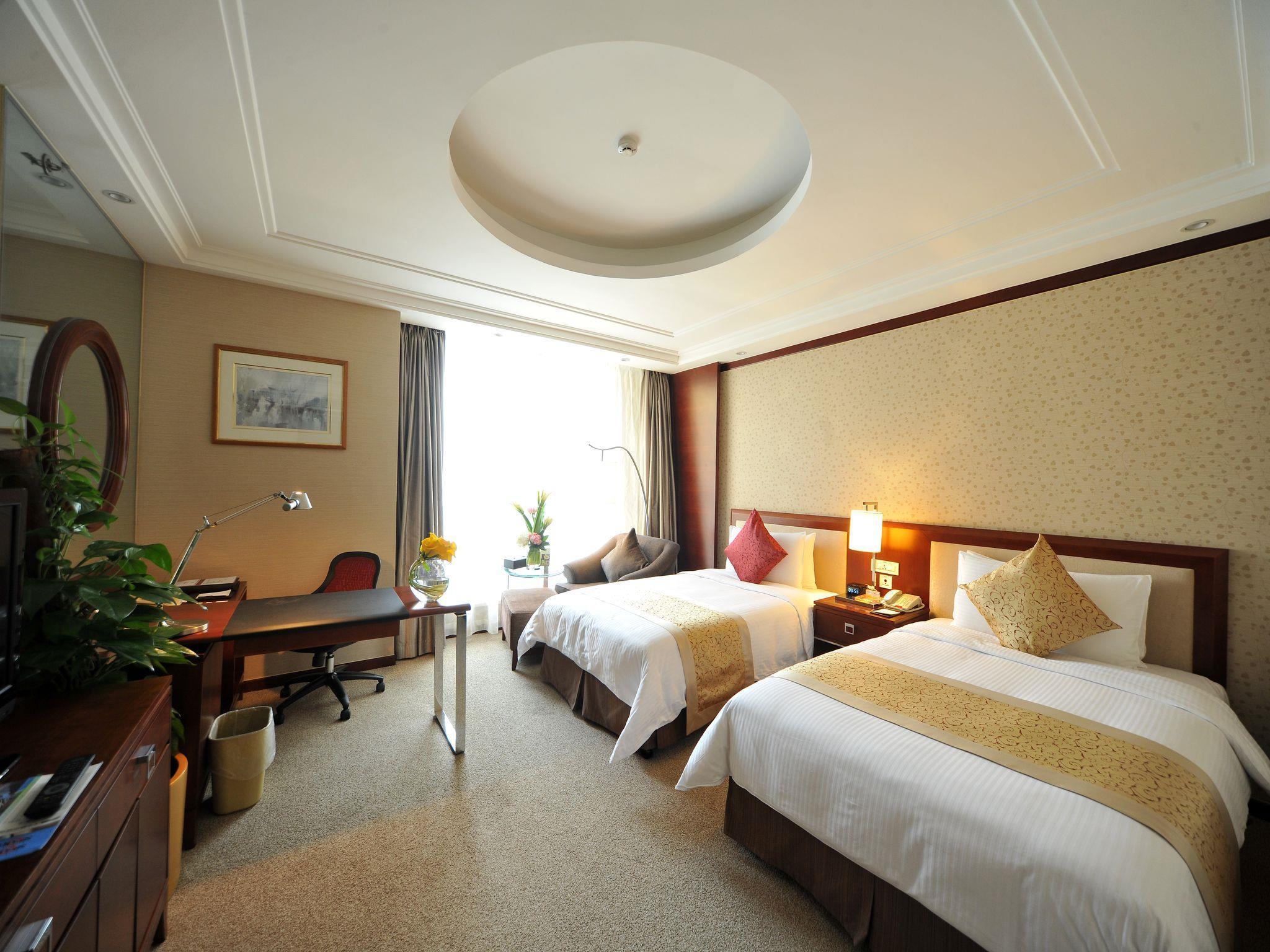 - Nanjing Road Hotel 4*