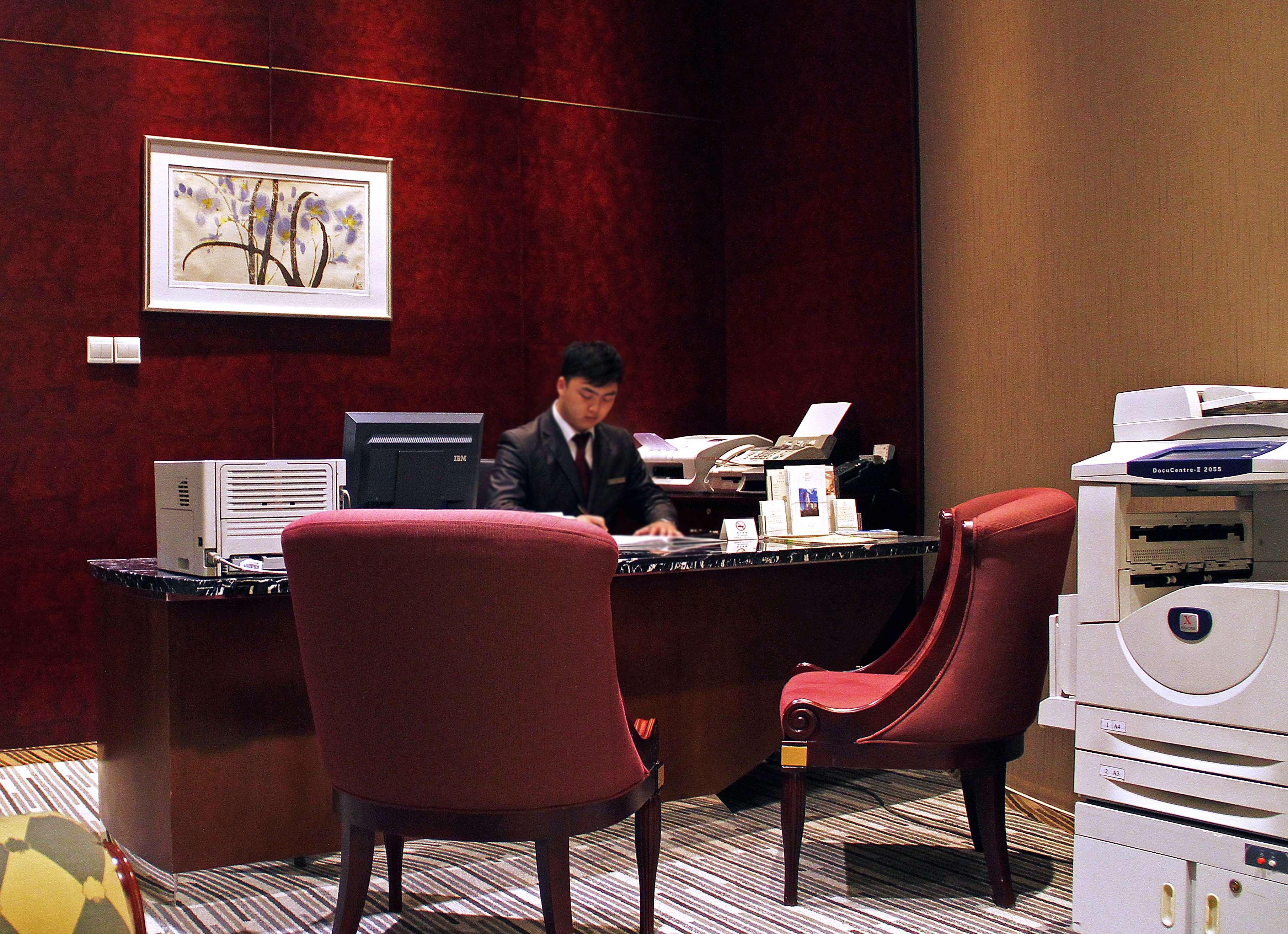 - Nanjing Road Hotel