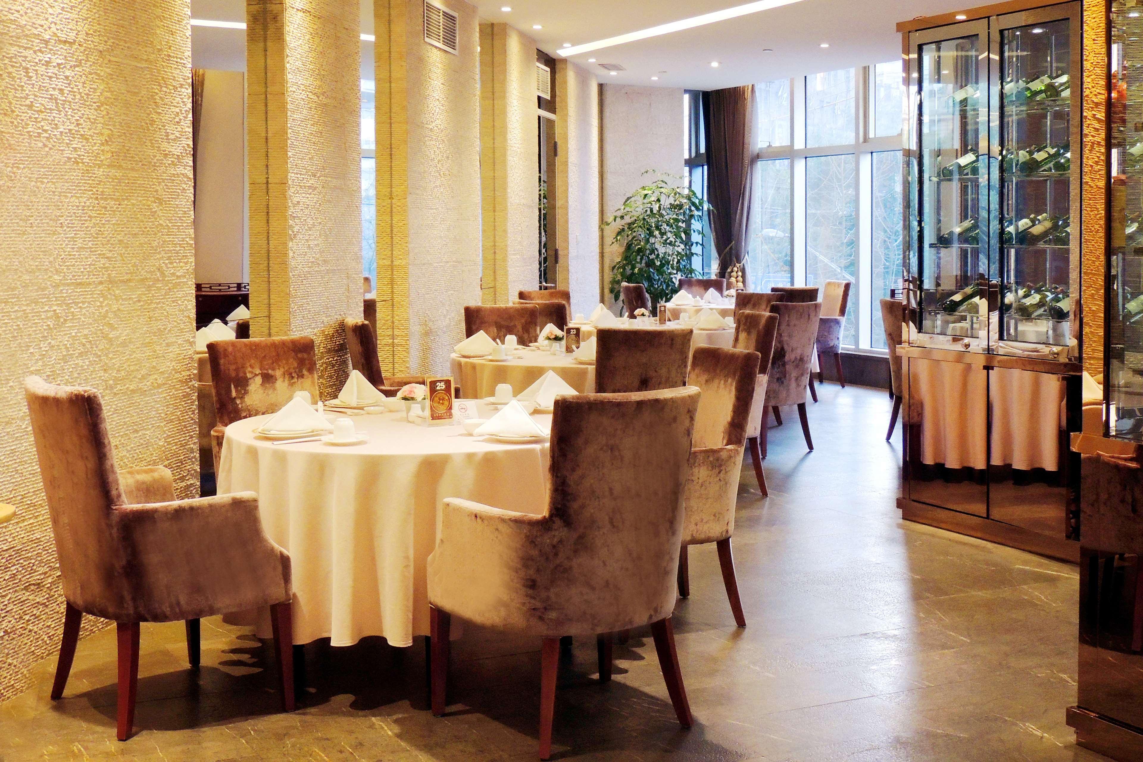 - Nanjing Road Hotel 4*