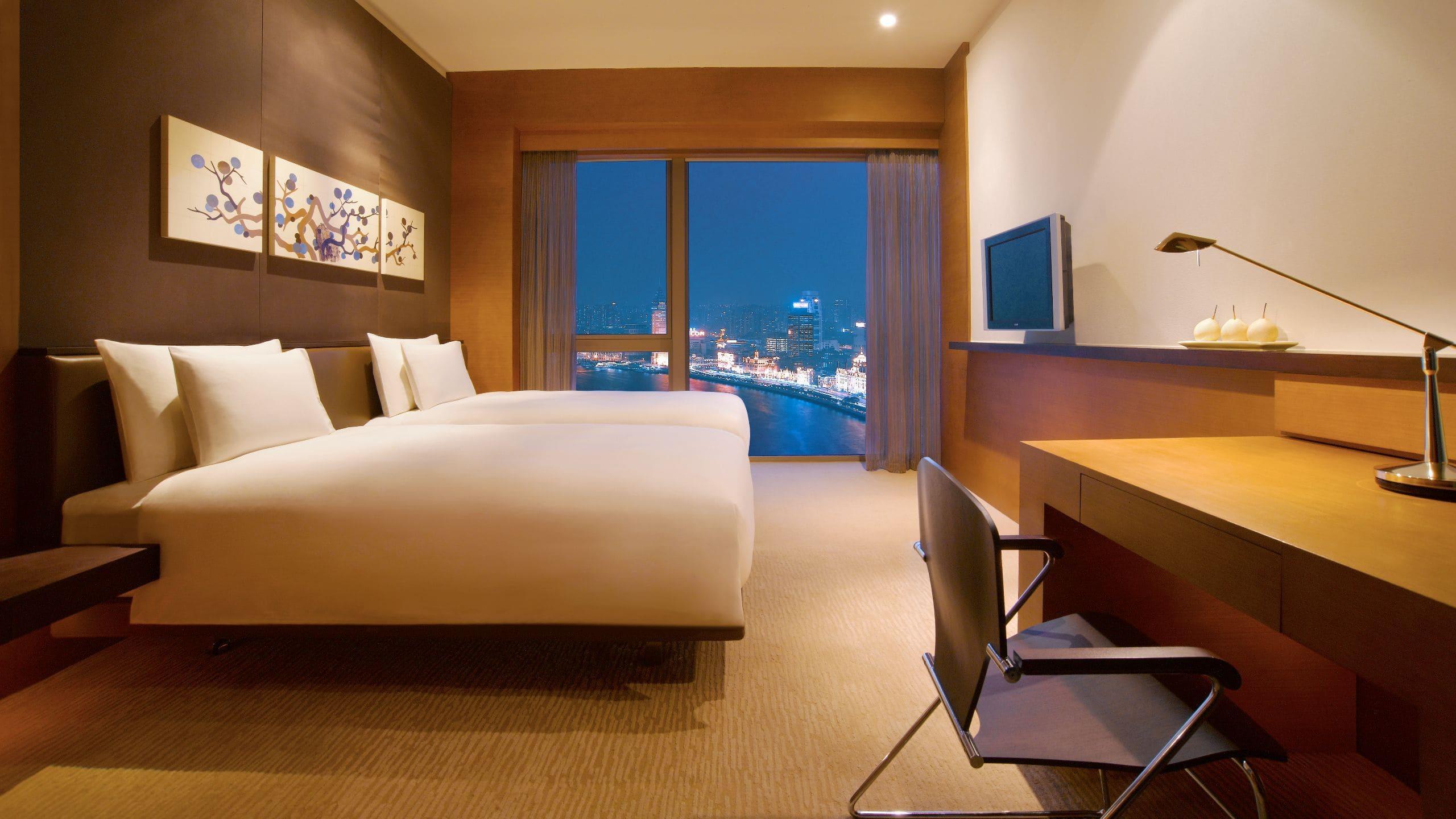 Hotel Hyatt On The Bund - A Grand Hyatt Hotel, Centrally Located At Huangpu River Banks In Downtown