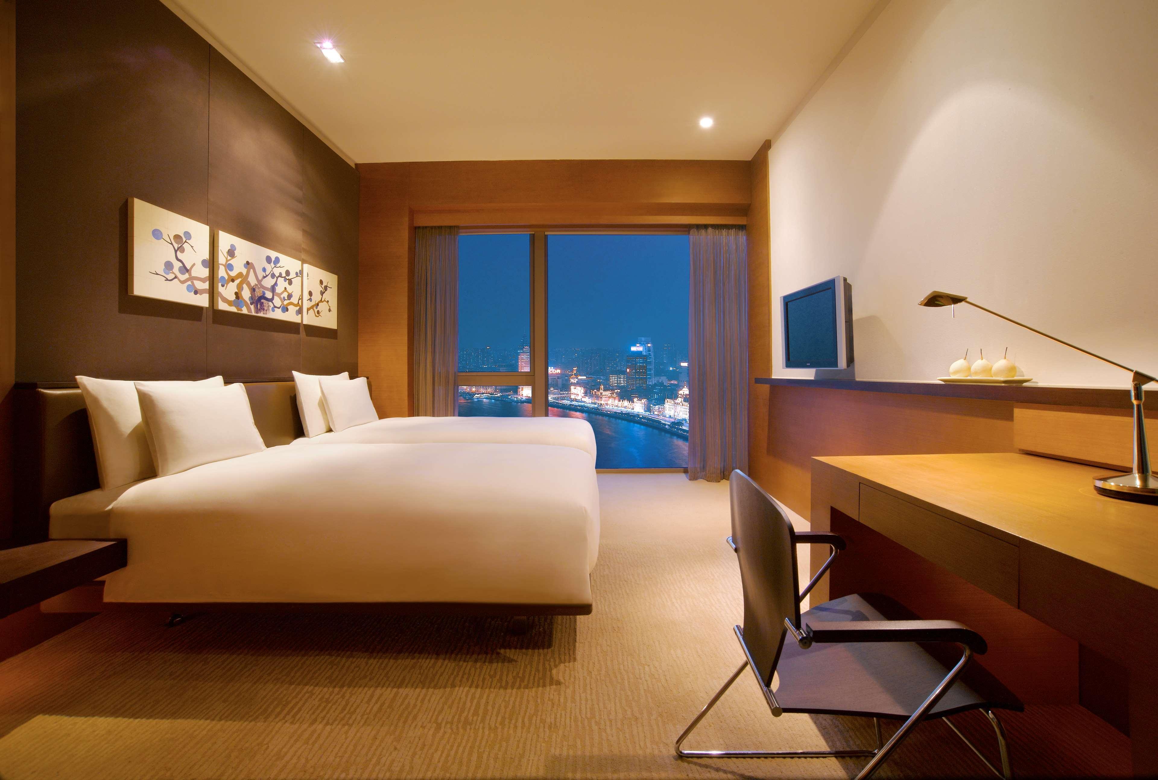Hotel Hyatt On The Bund - A Grand Hyatt Hotel, Centrally Located At Huangpu River Banks In Downtown 5*