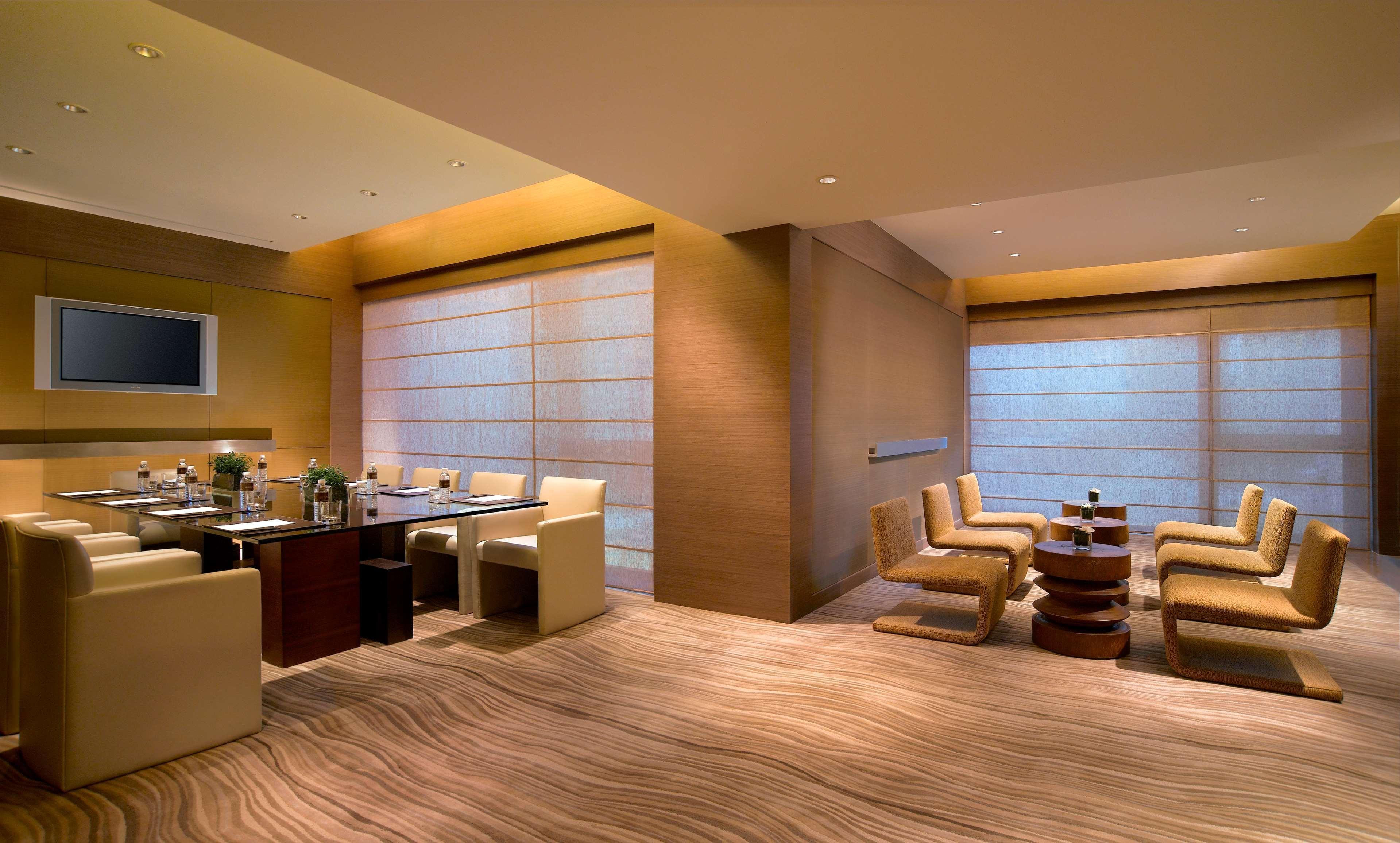 Hyatt On The Bund - A Grand Hyatt Hotel, Centrally Located At Huangpu River Banks In Downtown 5* Shanghai