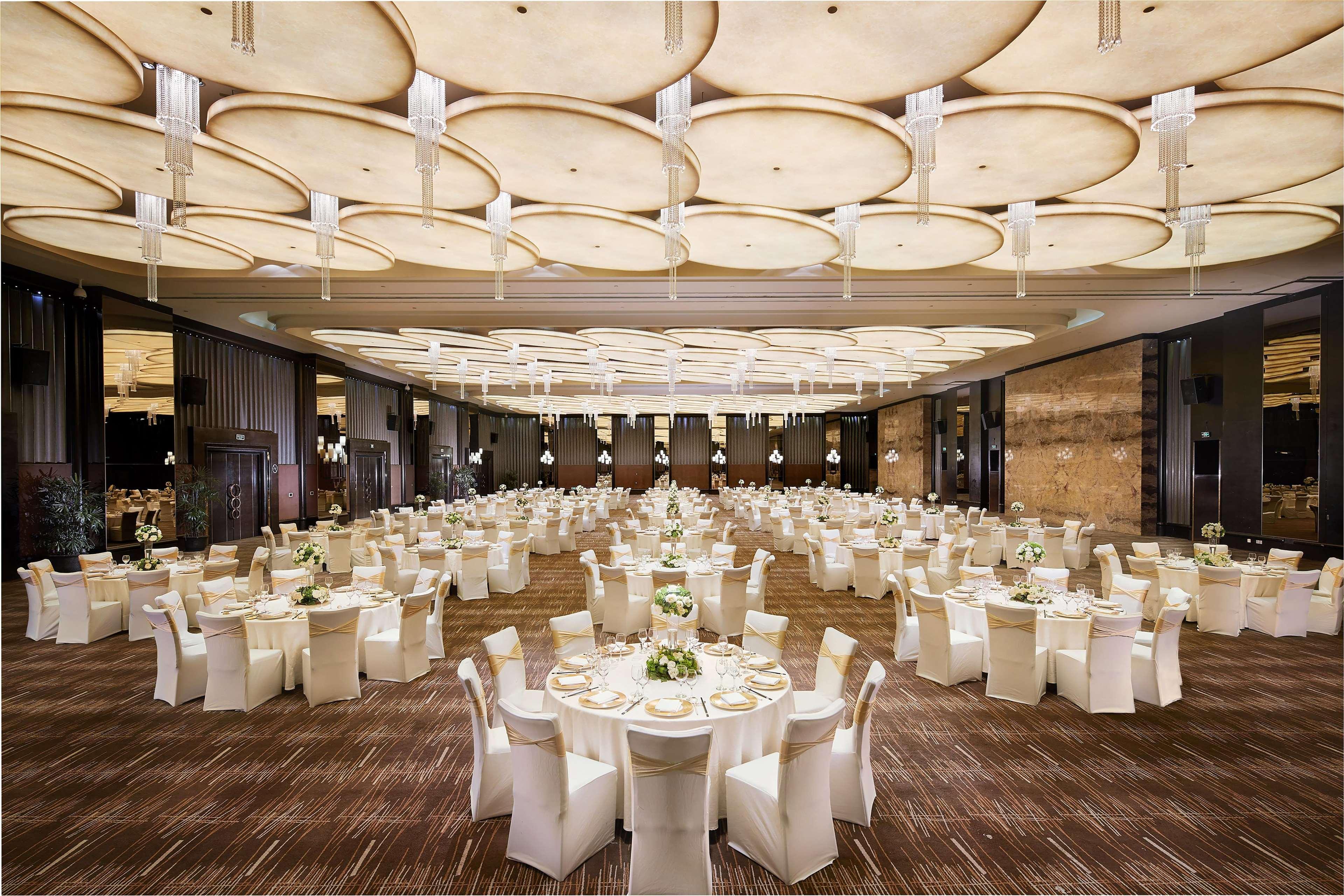 Hilton Hongqiao 5*