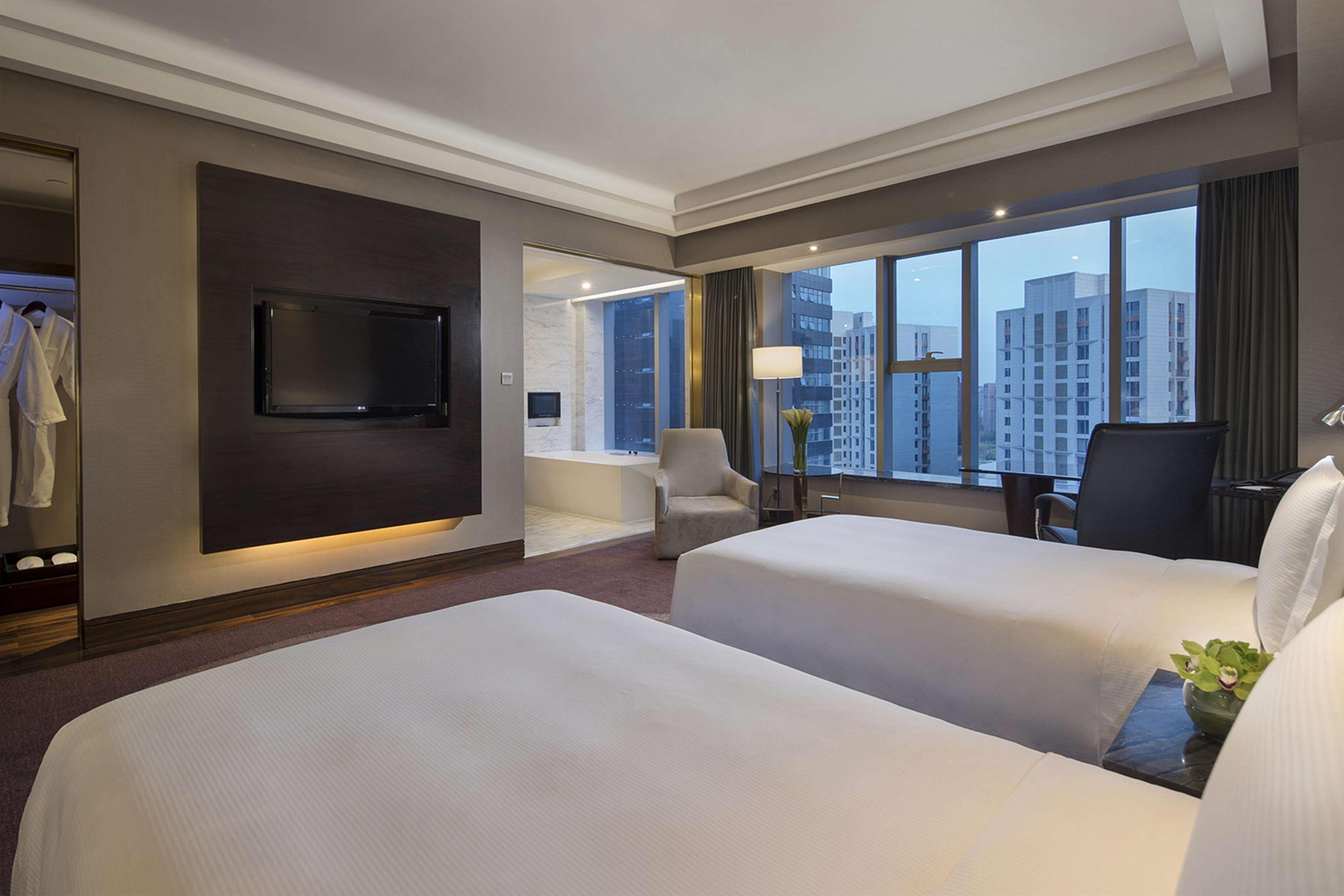Hilton Hongqiao Hotel 5*