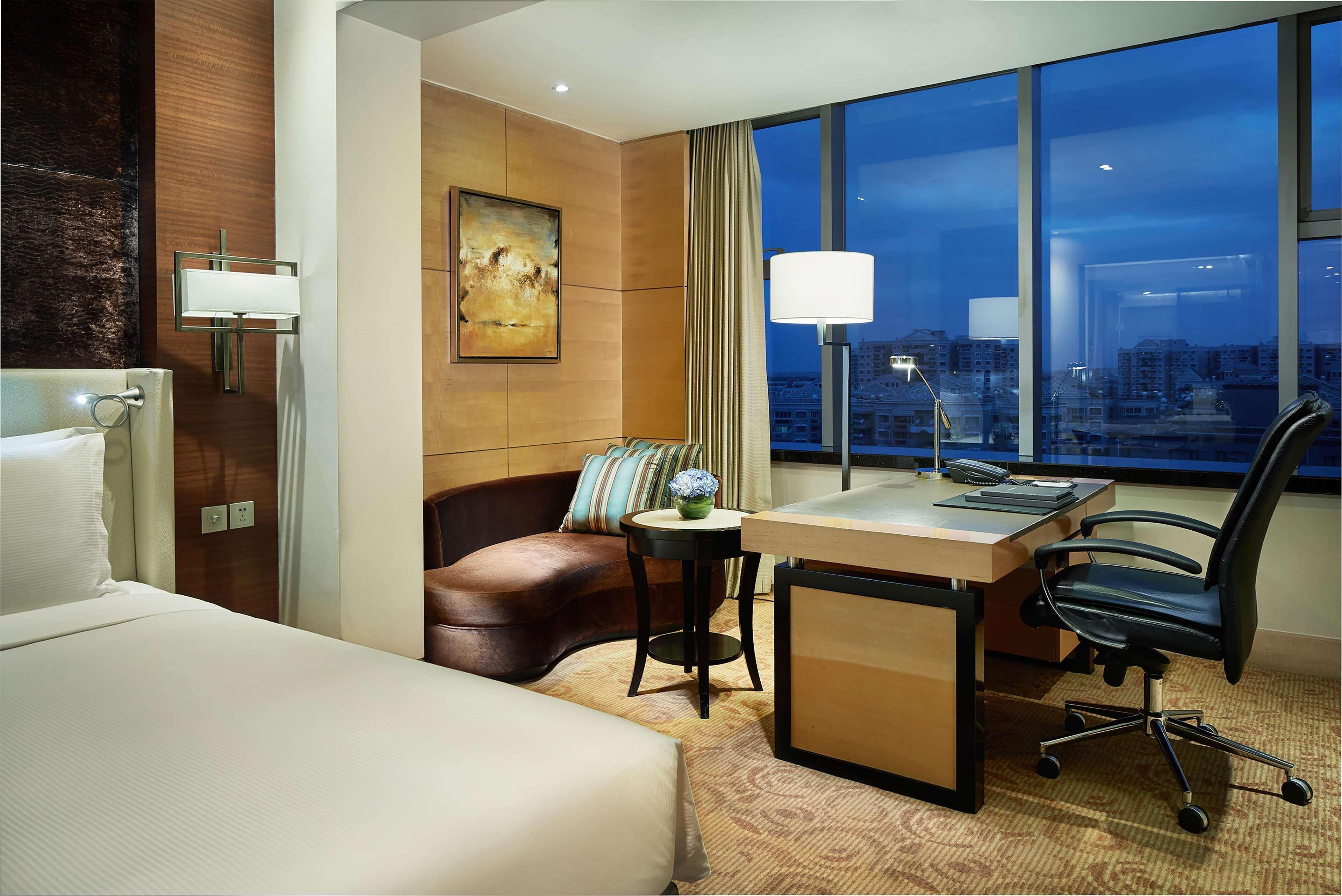 Hilton Hongqiao 5*