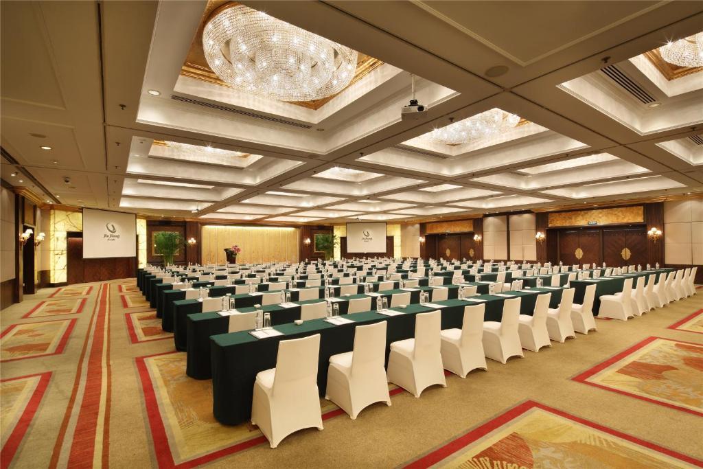 Hotel Jin Jiang Tower 5*