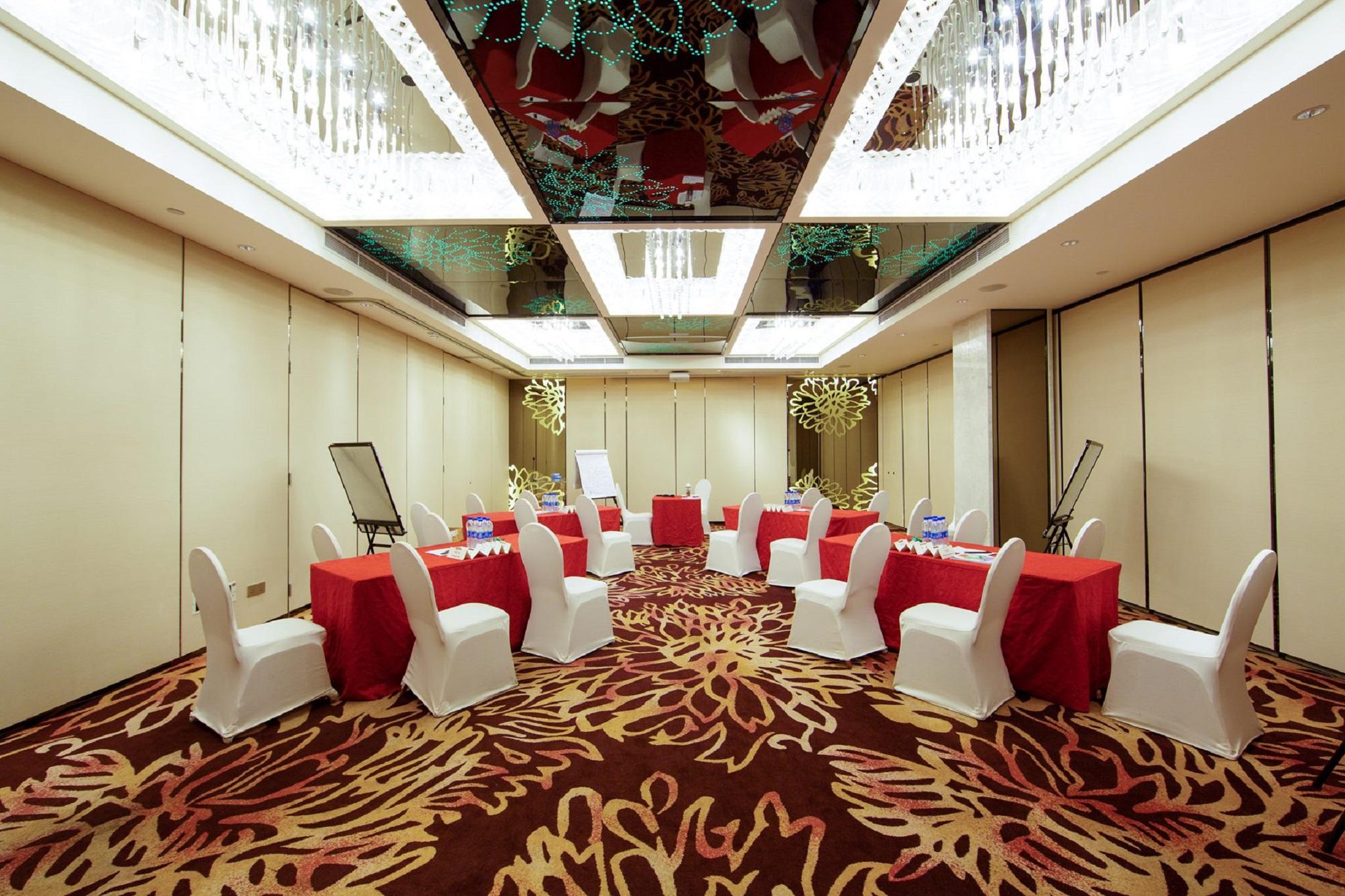 Equatorial Hotel 5*