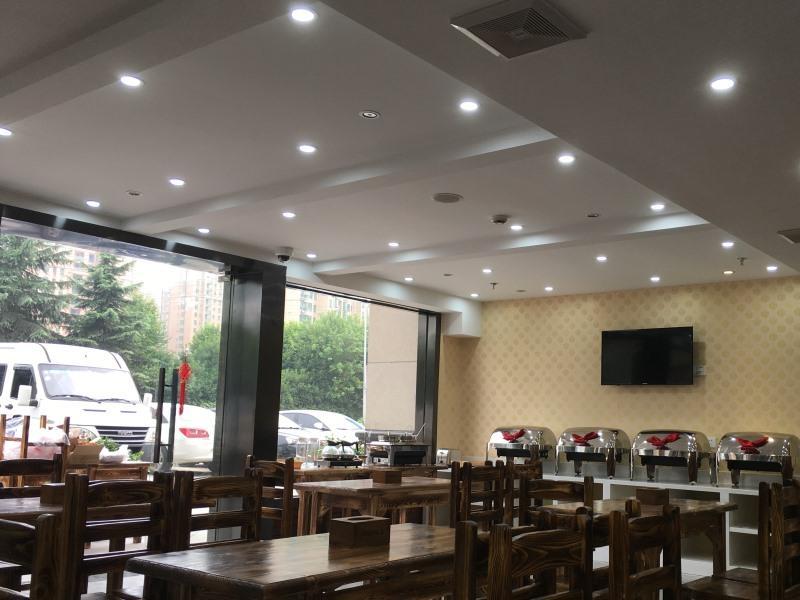 Vatica International Tourism Luoshan Road Subway Station Hotel