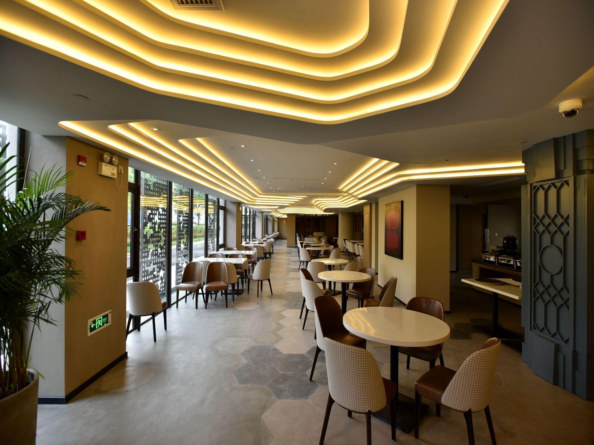 Shanghai-deco Hotel-free Shuttle Bus To Pudong Airport And Disneyland Hotel Shanghai