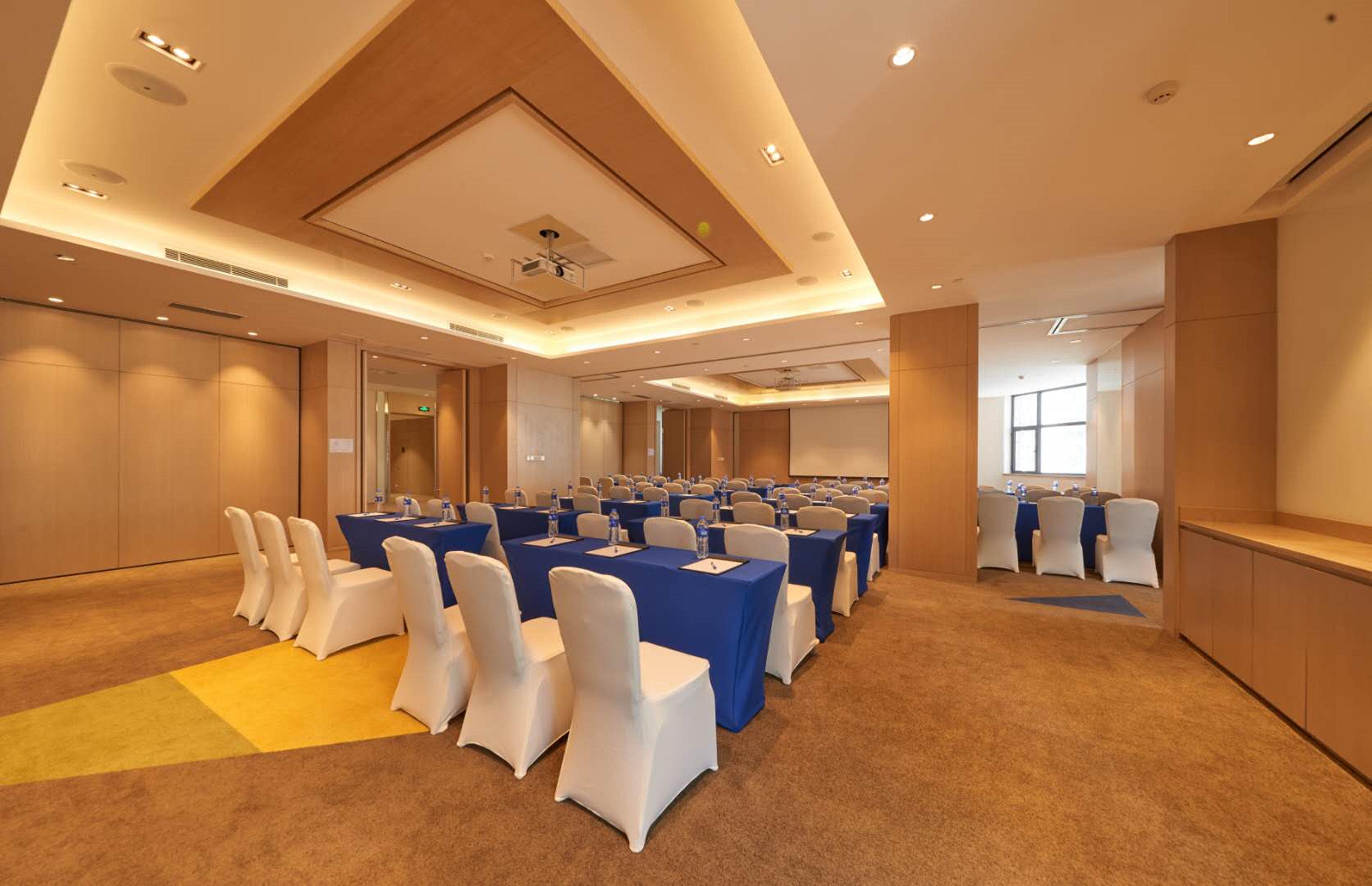Express Zhenping By Ihg 3* Şanghay