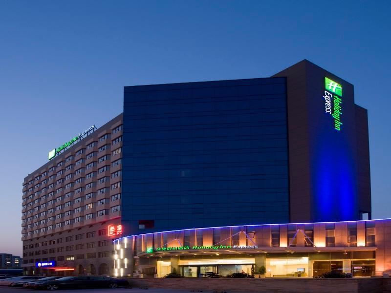 Holiday Express Jinqiao Central By Ihg 3*