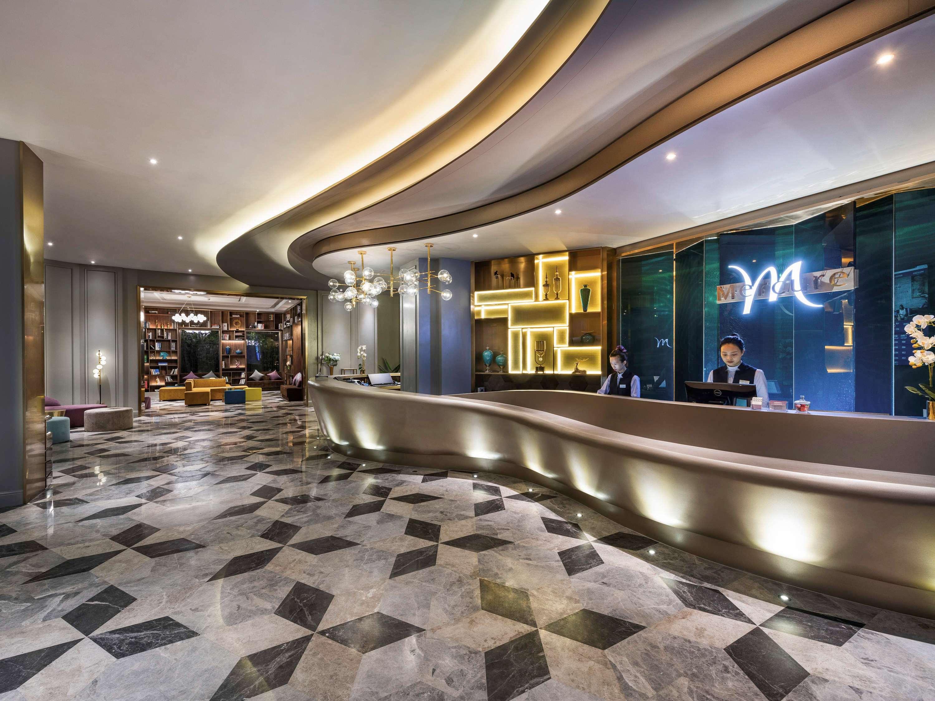 Hotel Mercure Shanghai Jiuting 4*