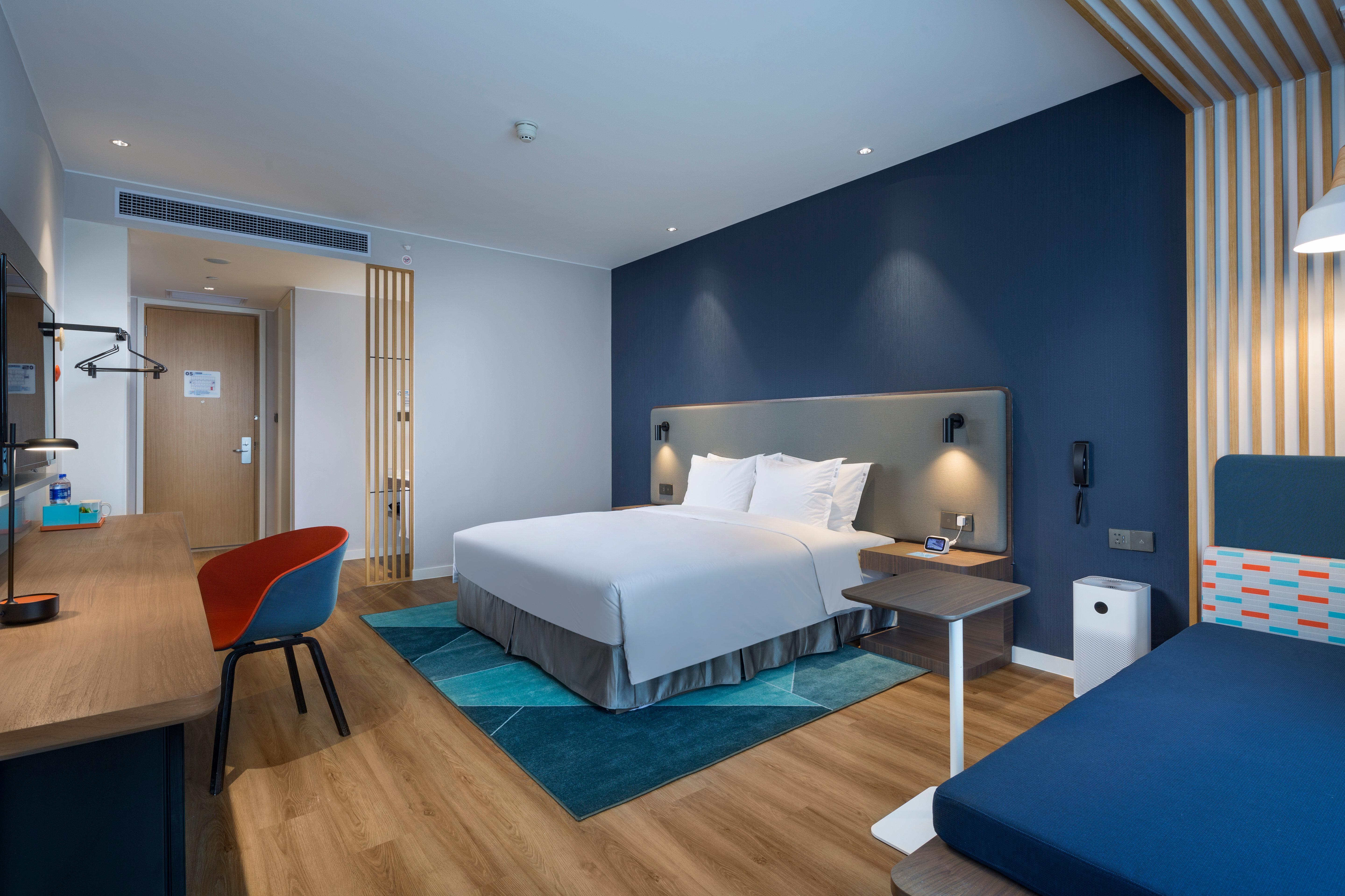 Express Kangqiao By Ihg Hotel 4*