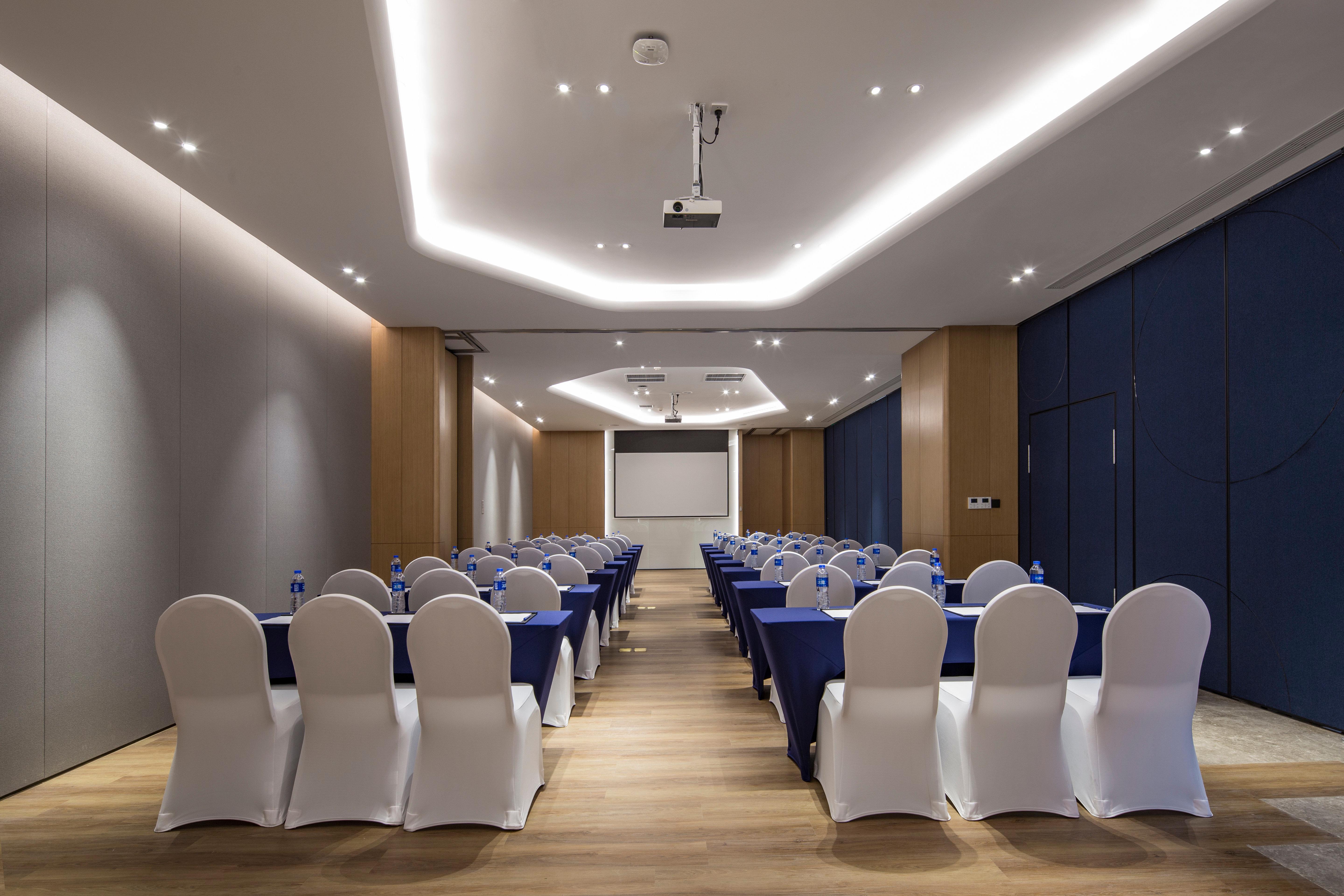 Hotel Express Kangqiao By Ihg Shanghai