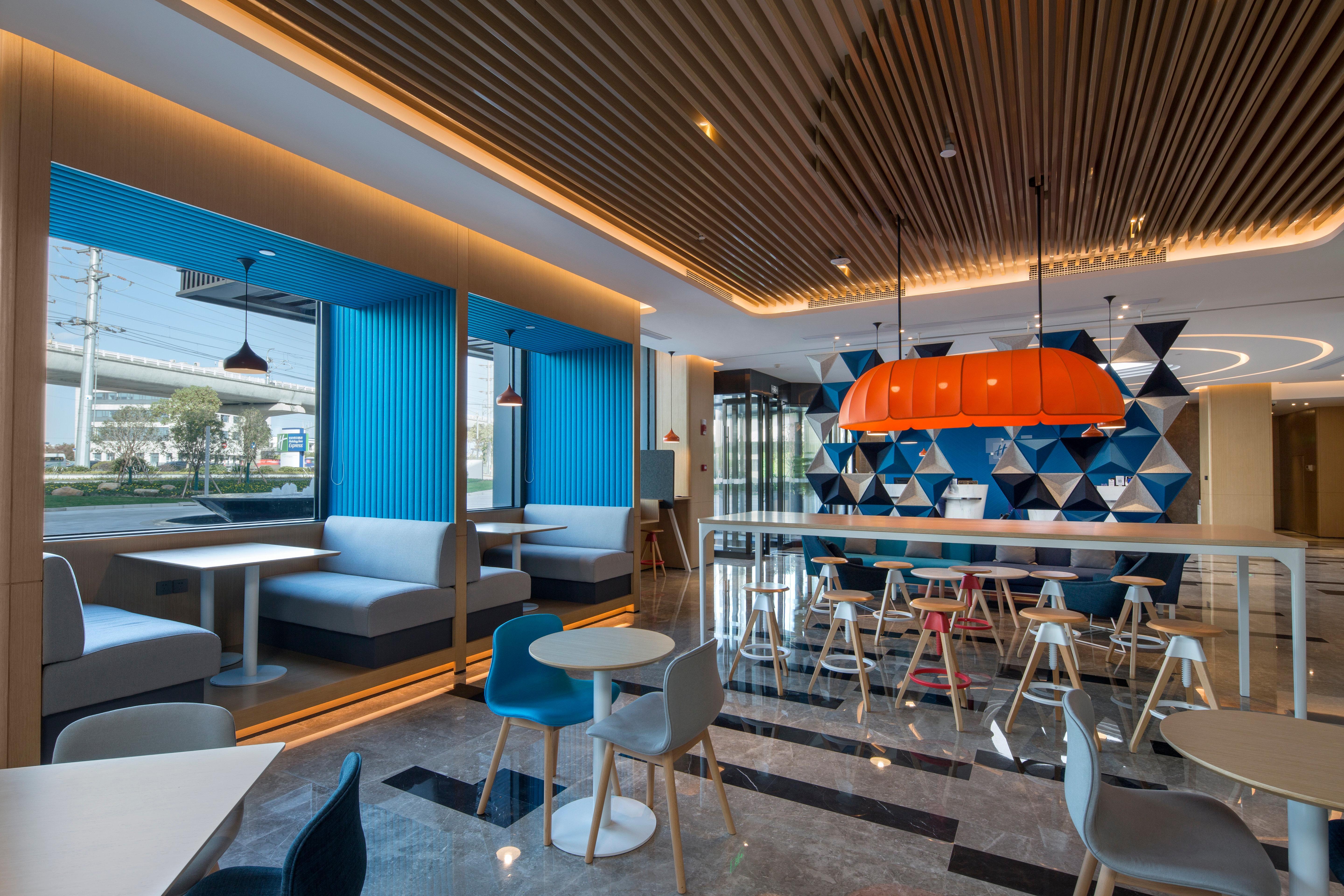 Hotel Express Kangqiao By Ihg 4*