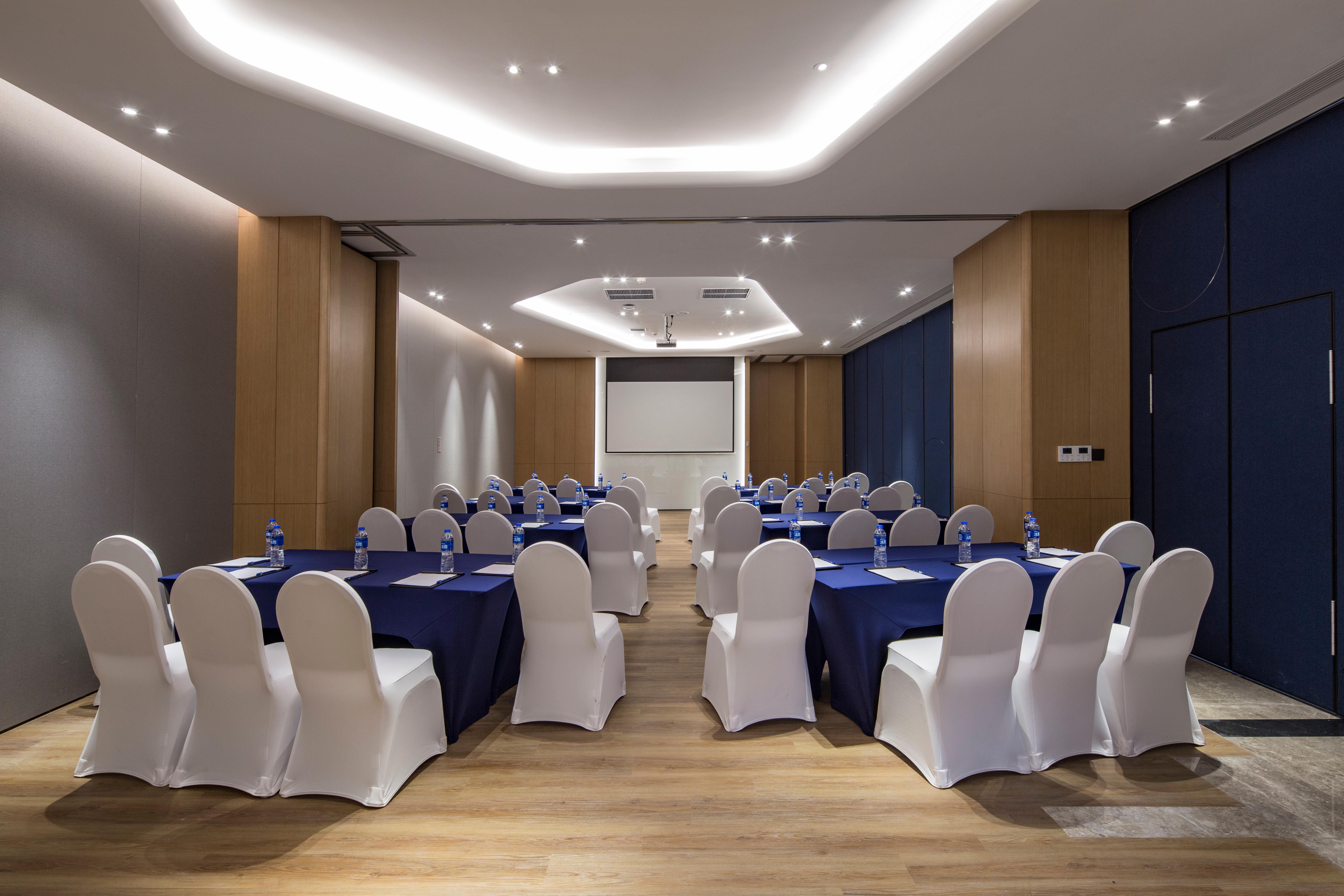Hotel Express Kangqiao By Ihg