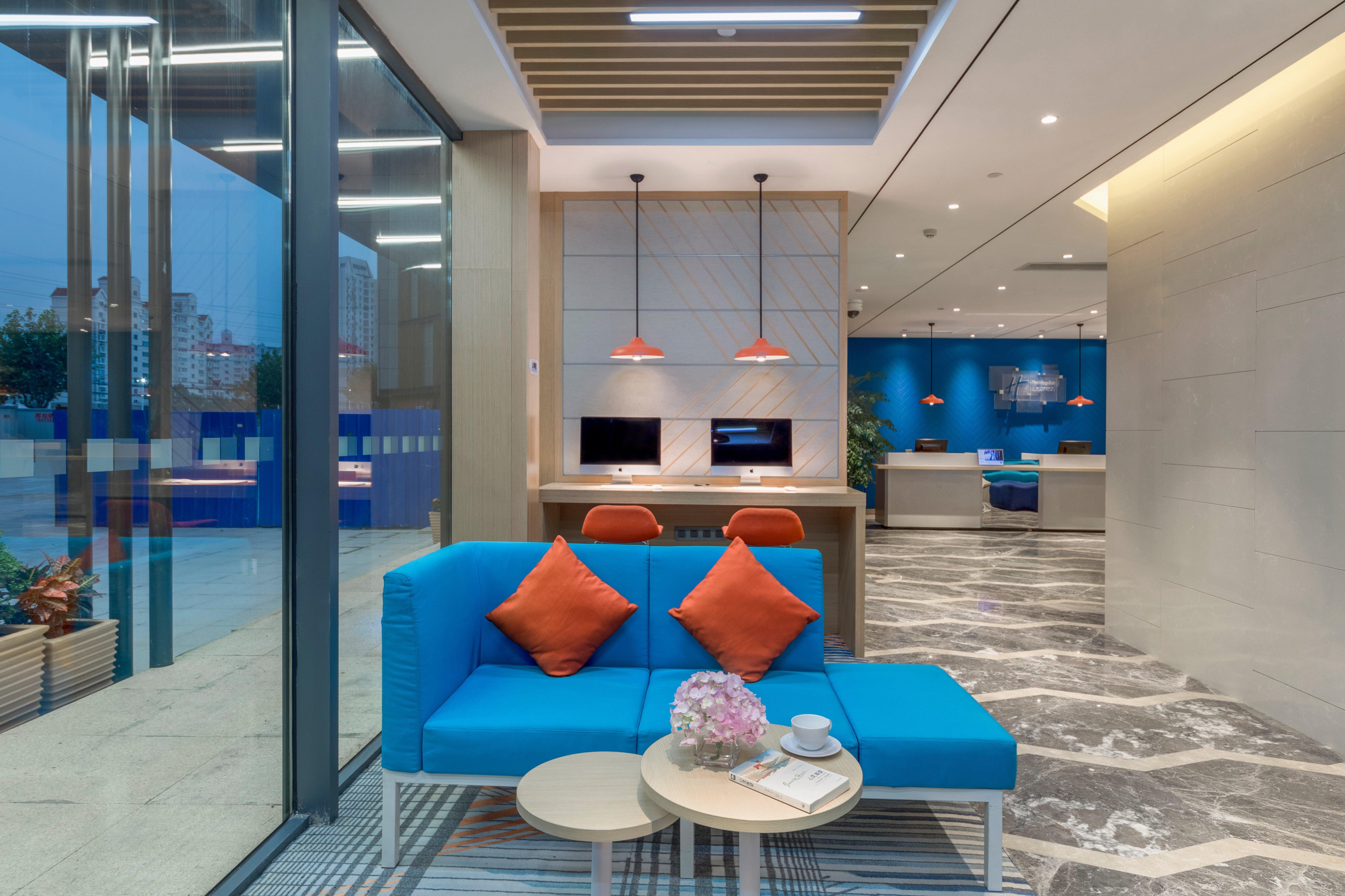Express Jiading Center By Ihg Hotel