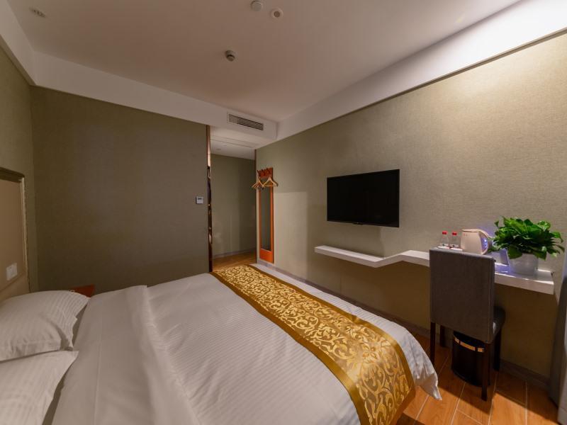 Shell Wanda Plaza Wujiaochang Metro Station Hotel