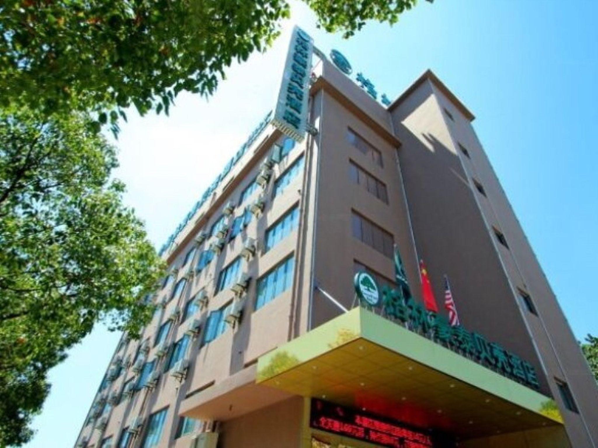 Greentree Baoshan 128 Memorial Road Tonghe Road Shell Hotel 3*