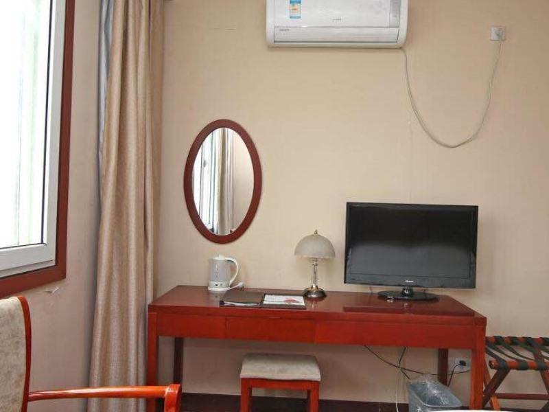 Greentree Inn Shanghai Jiangwan Town Express Hotel 3*