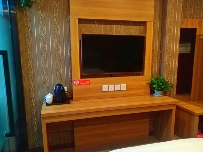 Shell Pudong Xin District Huanglou Town Furong Road Hotel 2*