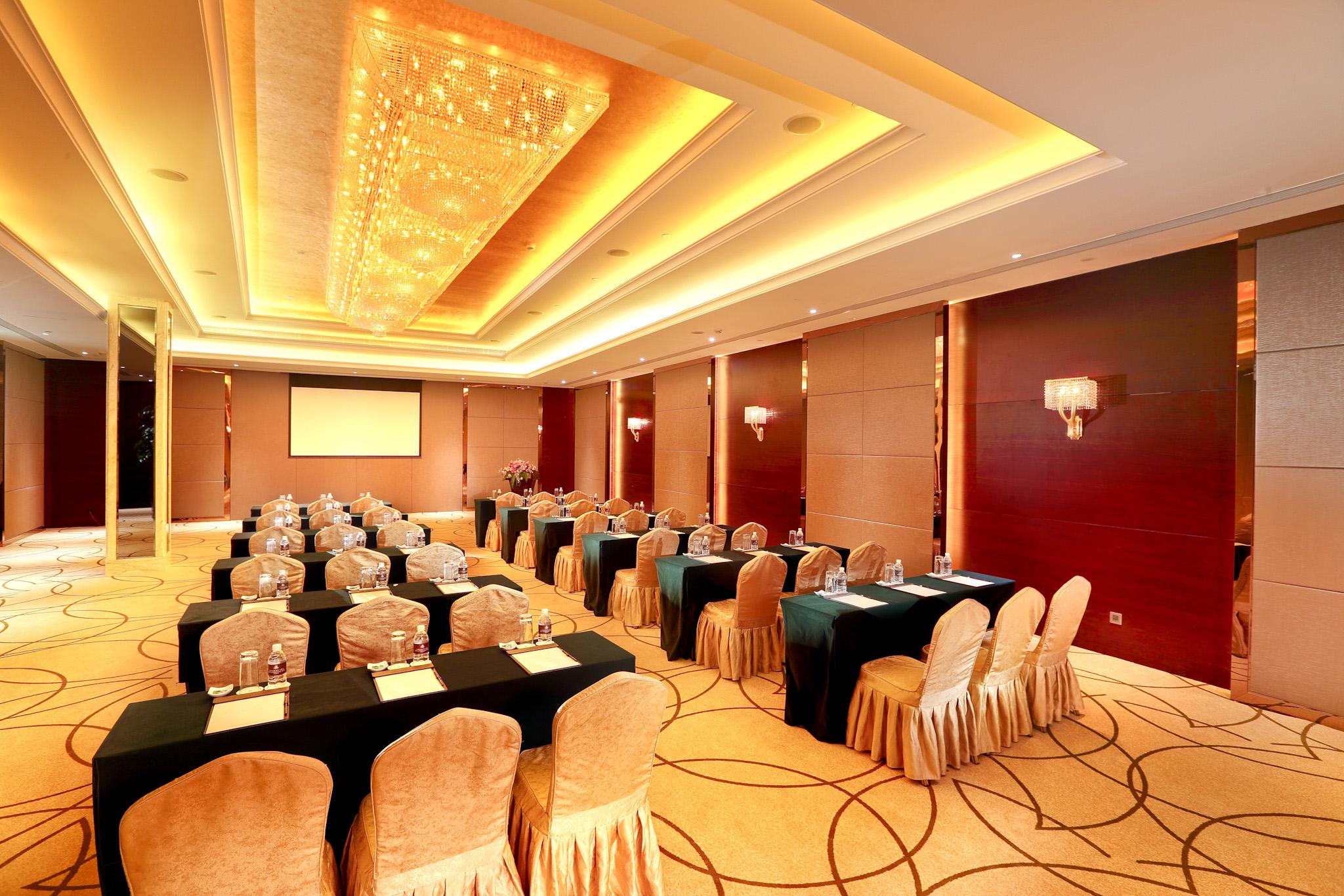 Royal International - Pudong International Airport 5*