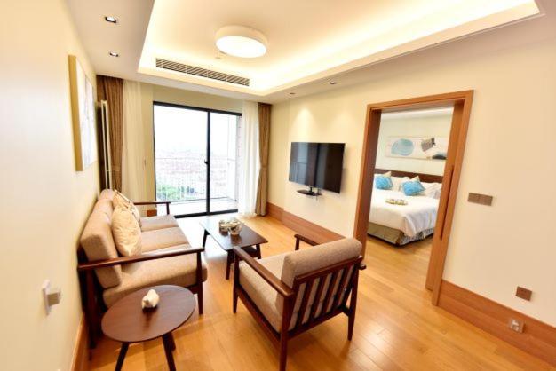 Green Court Place Jinqiao Middle Ring Apartment *