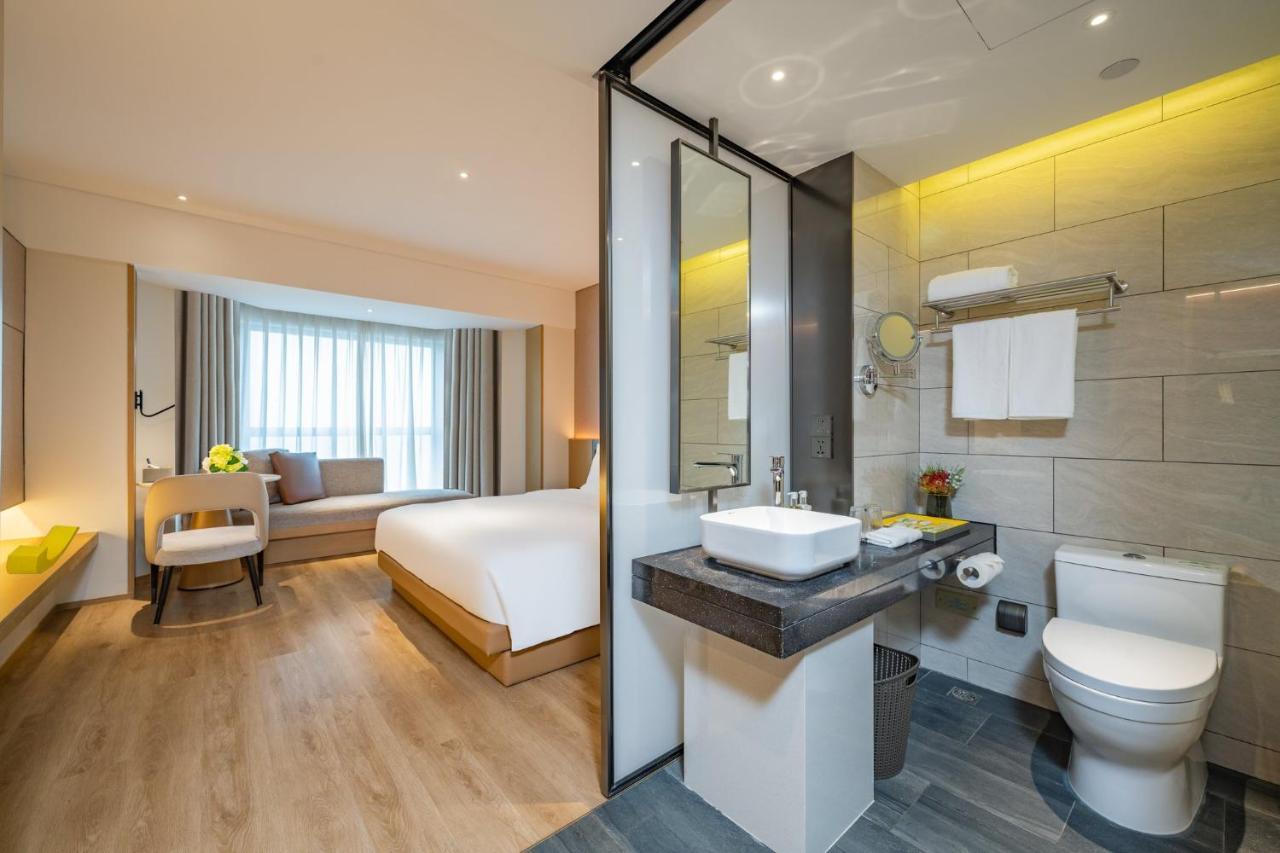 Hotel Huaxia By Ihg - Overlooking Scenery At Sky View Restaurant Shanghai