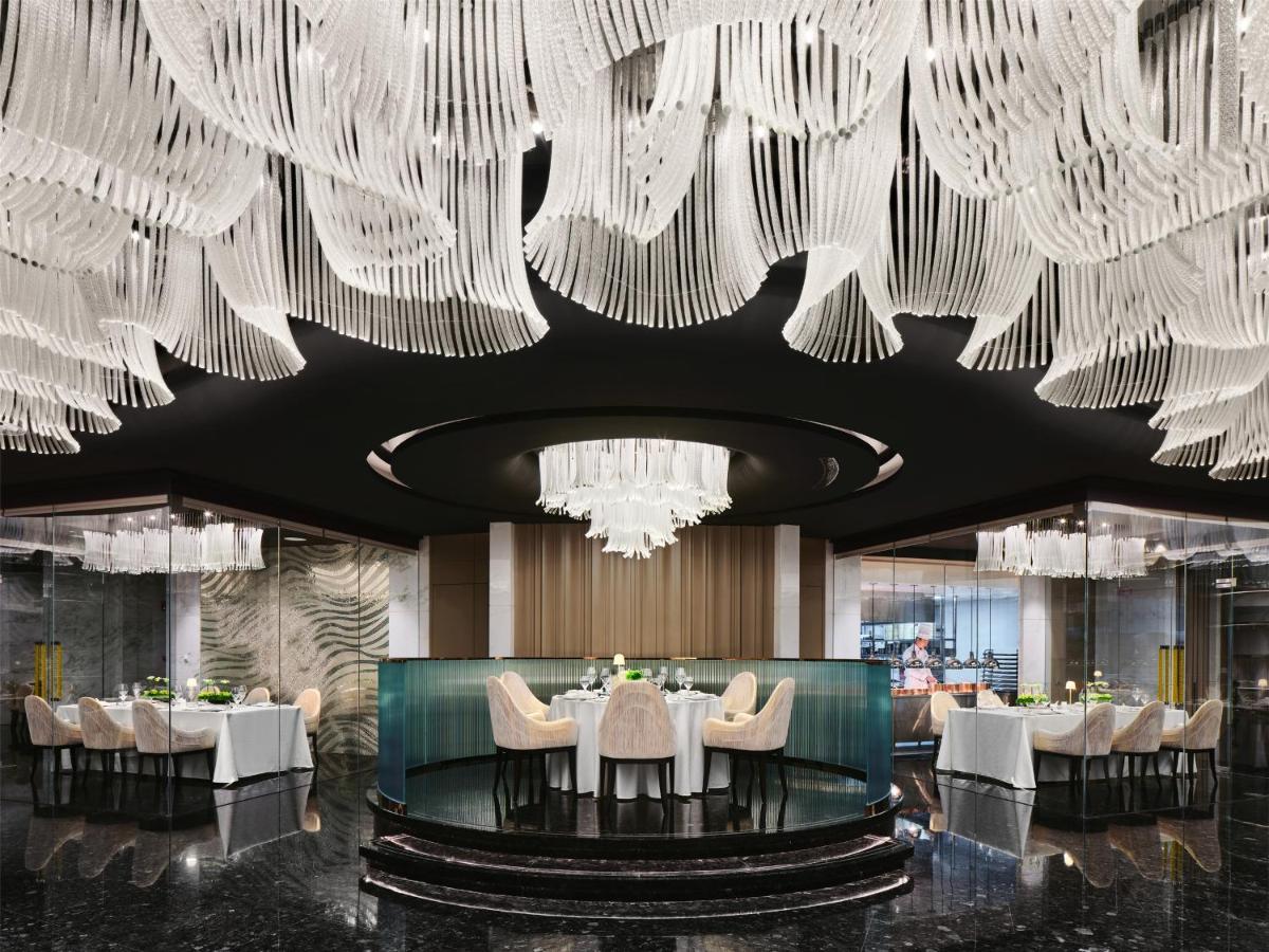 J Hotel, Tower - Above Else, Overlooking The Bund Otel
