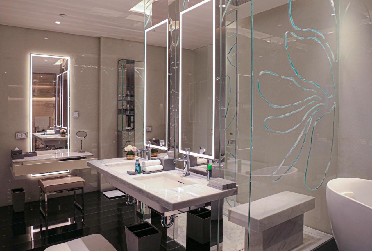 J Hotel, Tower - Above Else, Overlooking The Bund 5* Shanghai