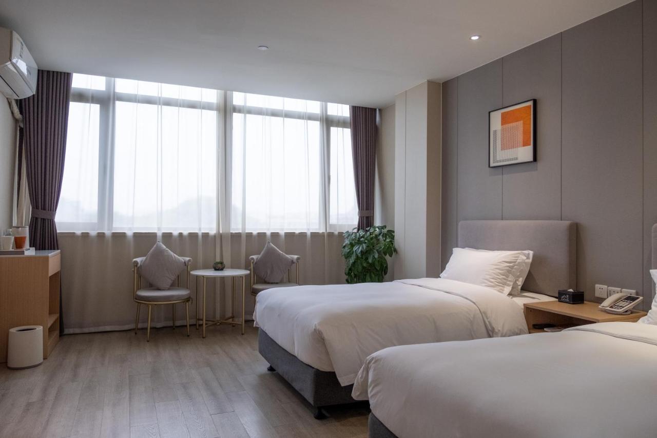 Joyful Yard Hotel-free Shuttle Bus To Pudong Airport And Disneyland Hotel 3*