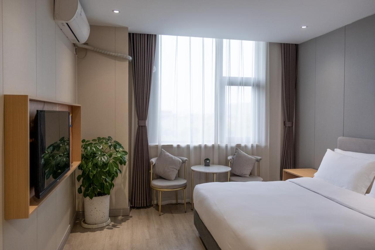 Joyful Yard Hotel-free Shuttle Bus To Pudong Airport And Disneyland Hotel 3*